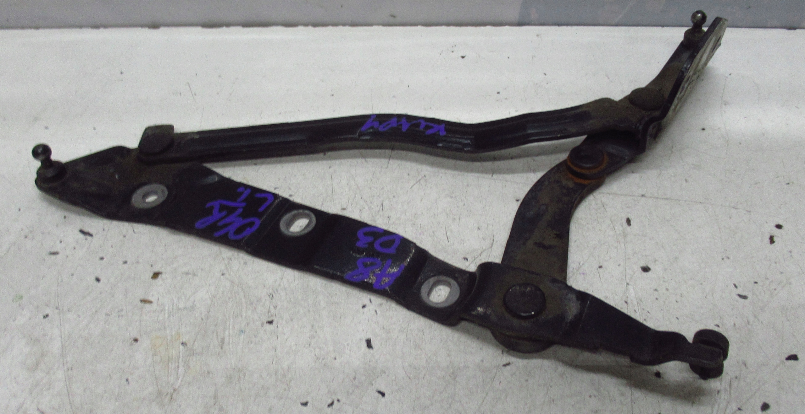 AUDI A8 D3 3.0 TDI hinge bonnet left rear part