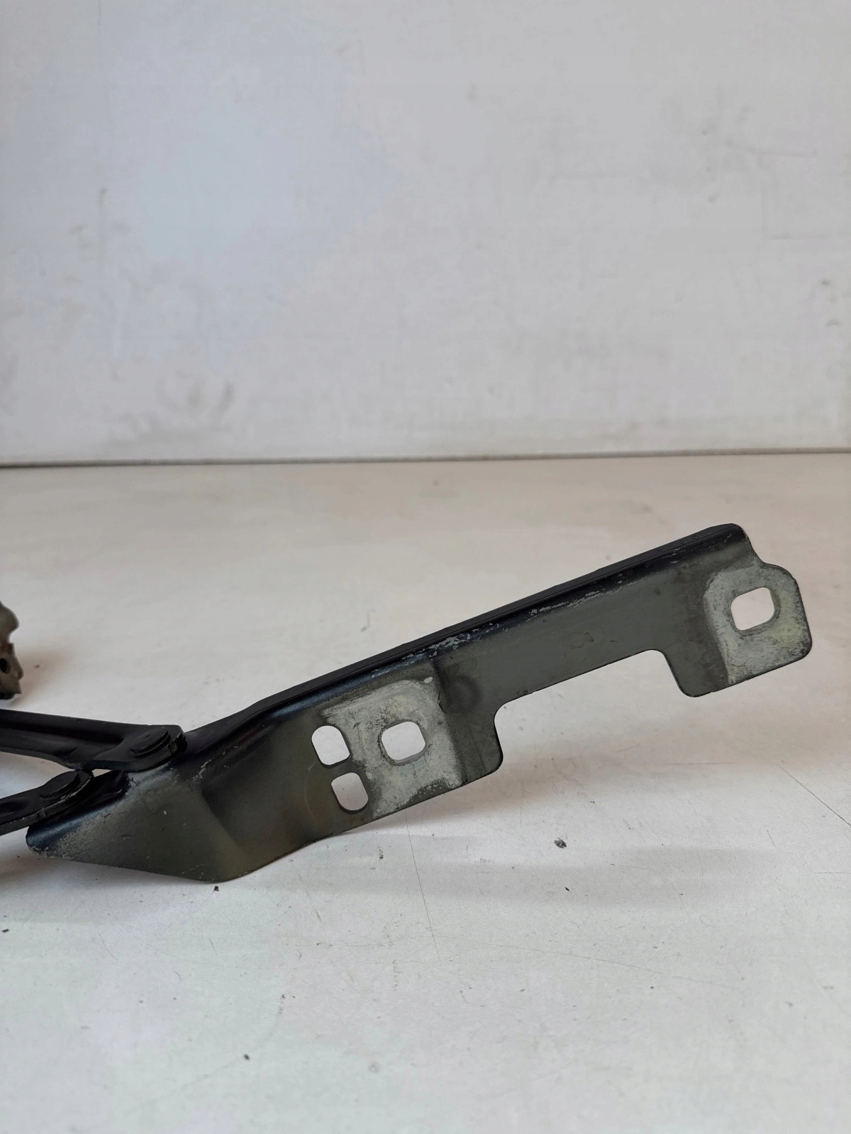 hinge bonnets front front left Opel Astra IV J