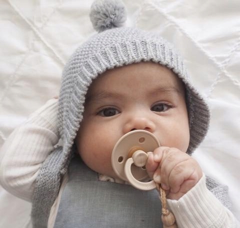 BIBS SMOCZEK USPOKAJAJĄCY HEVEA 6+ BABY PINK M Marka Bibs