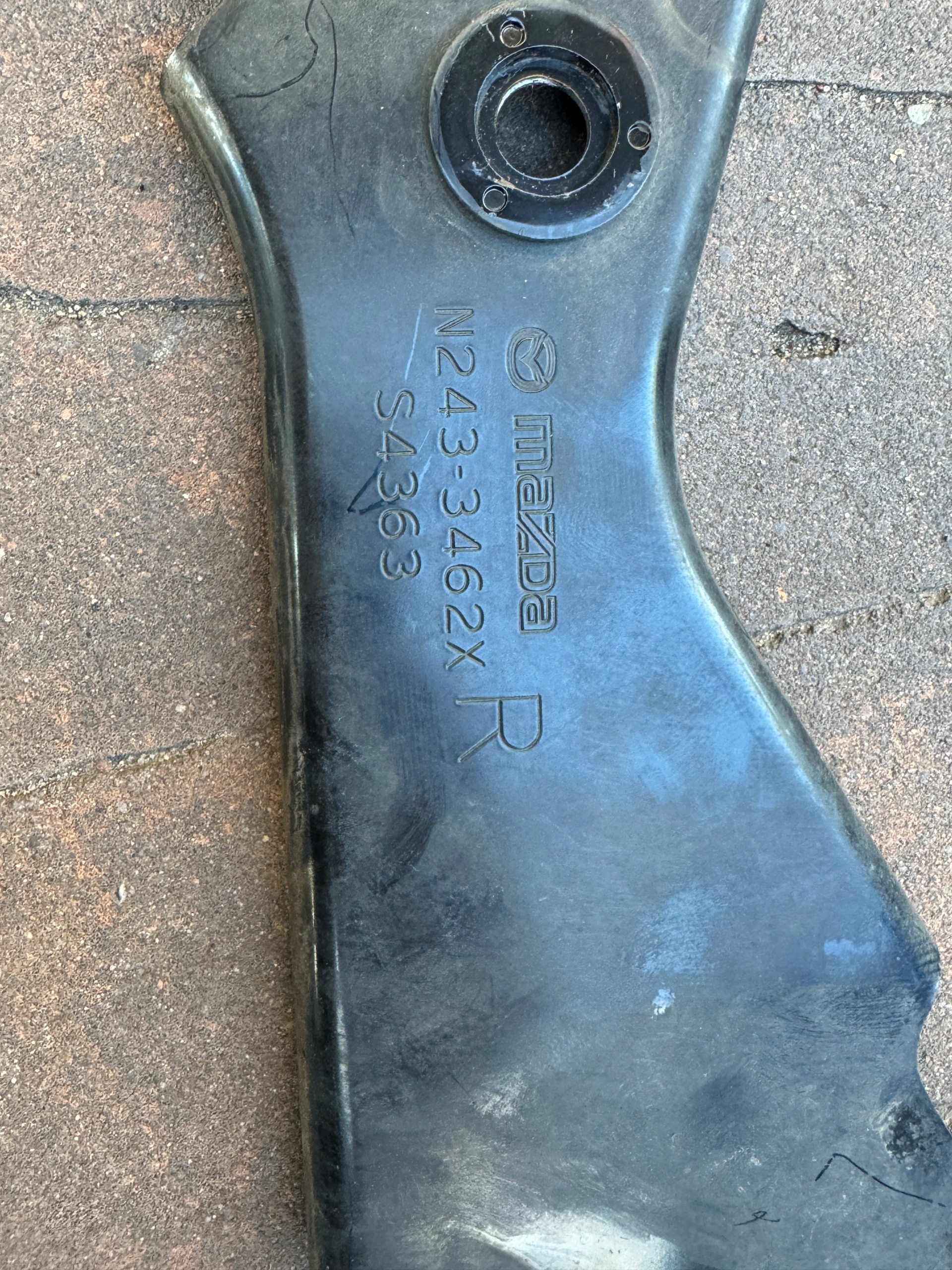 MAZDA MX5 MX-5 ND 2018 Blacha mocowanie wozka Prawa Producent części Mazda OE