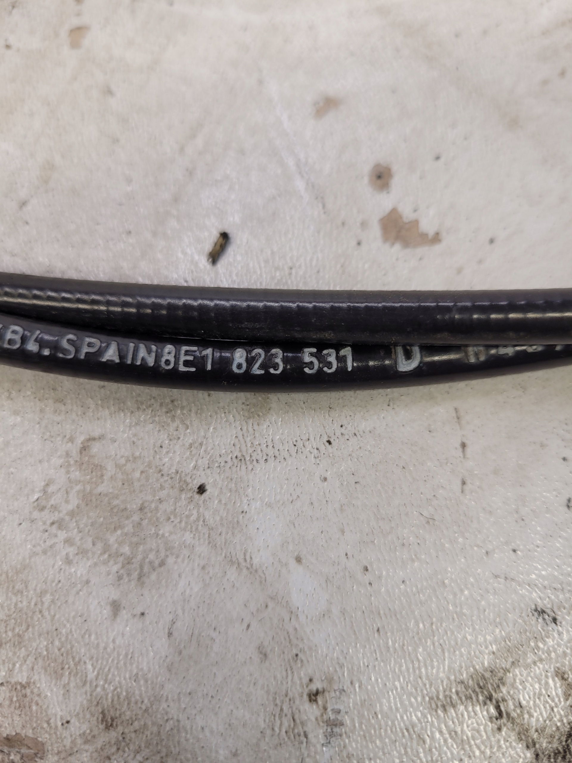 CÂBLE POUR L’OUVERTURE DU CAPOT AUDI A4 B6 B7 8E1823531D