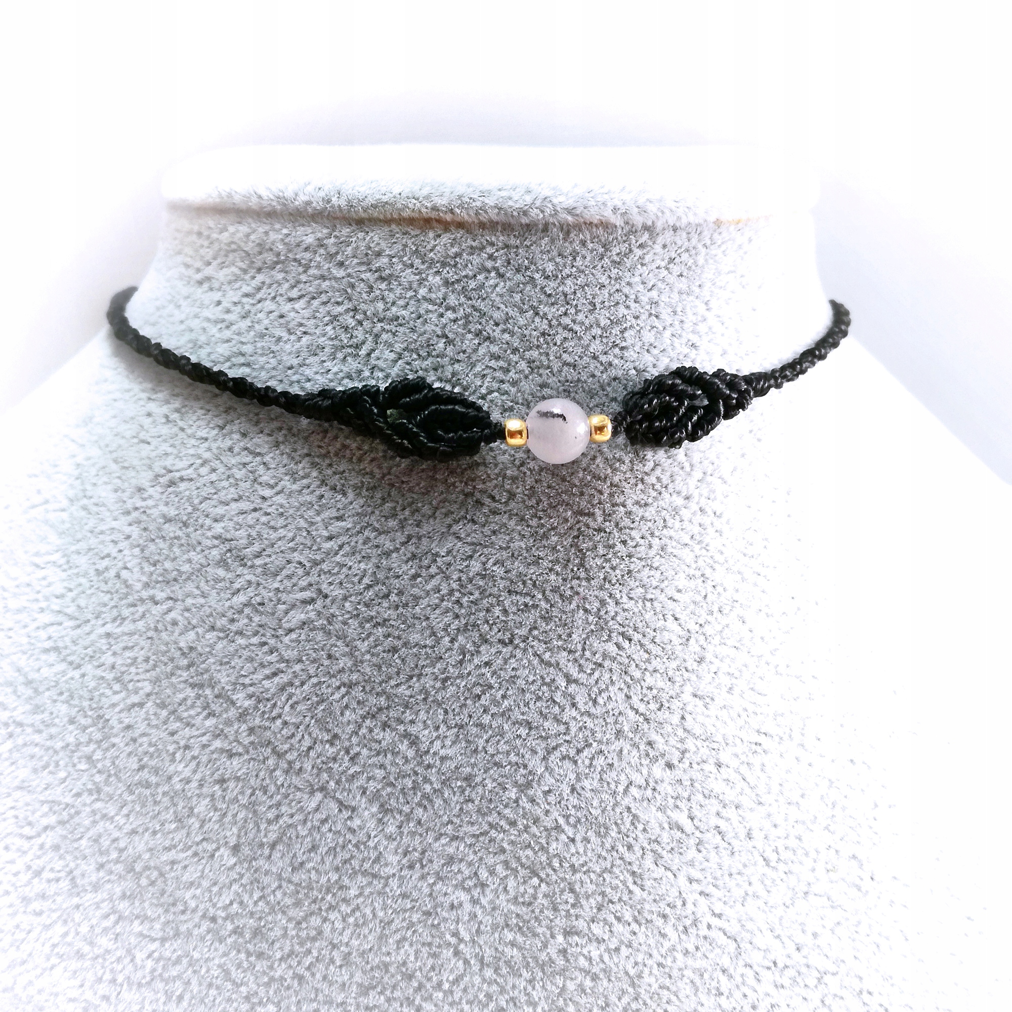 Plný opál v makru náhrdelník choker pletený černý mikromakrama