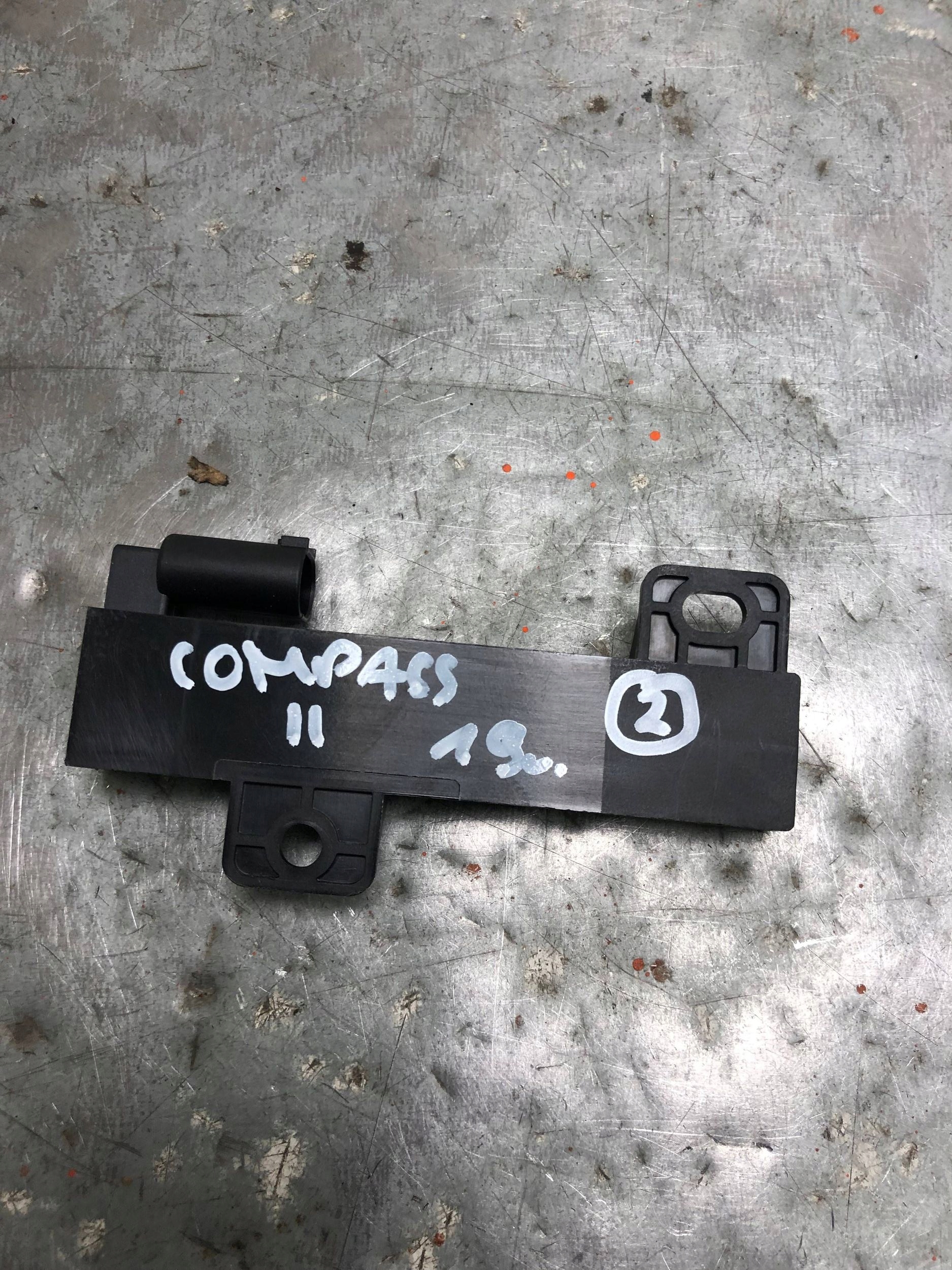 amplifier ANTENY JEEP COMPASS II 68051315AB