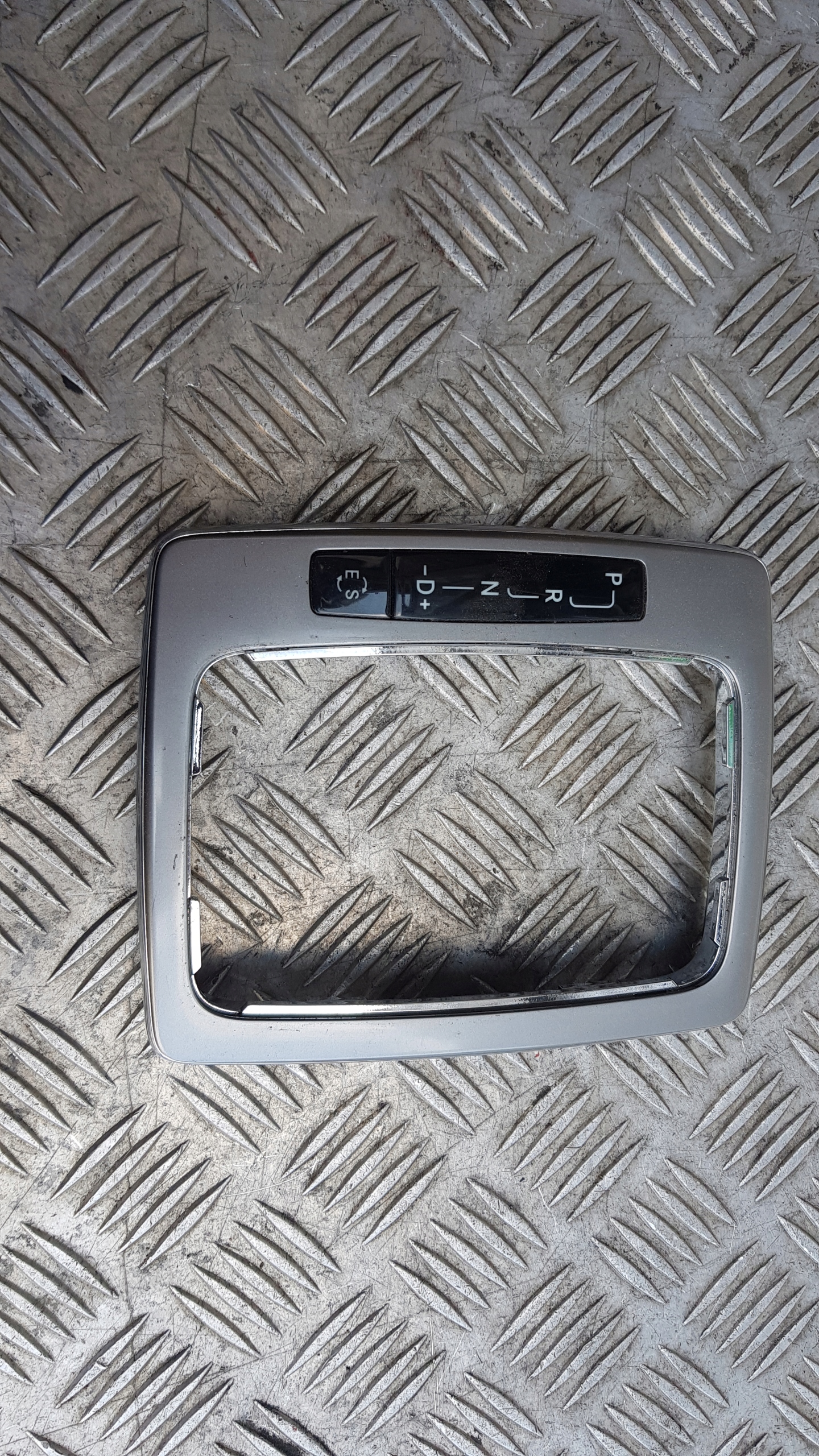 MERCEDES W204 obal kulisy AUTOMAT RÁM a2042673388