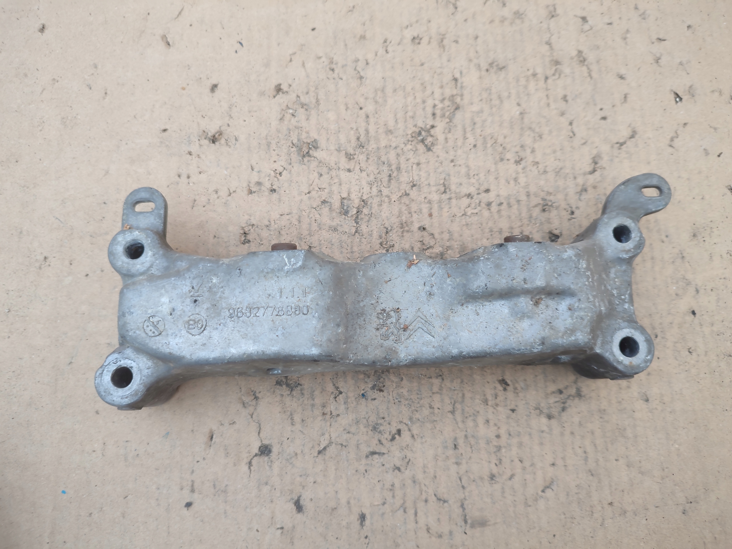 engine mount PEUGEOT CITROEN 1.6 THP 9682776880