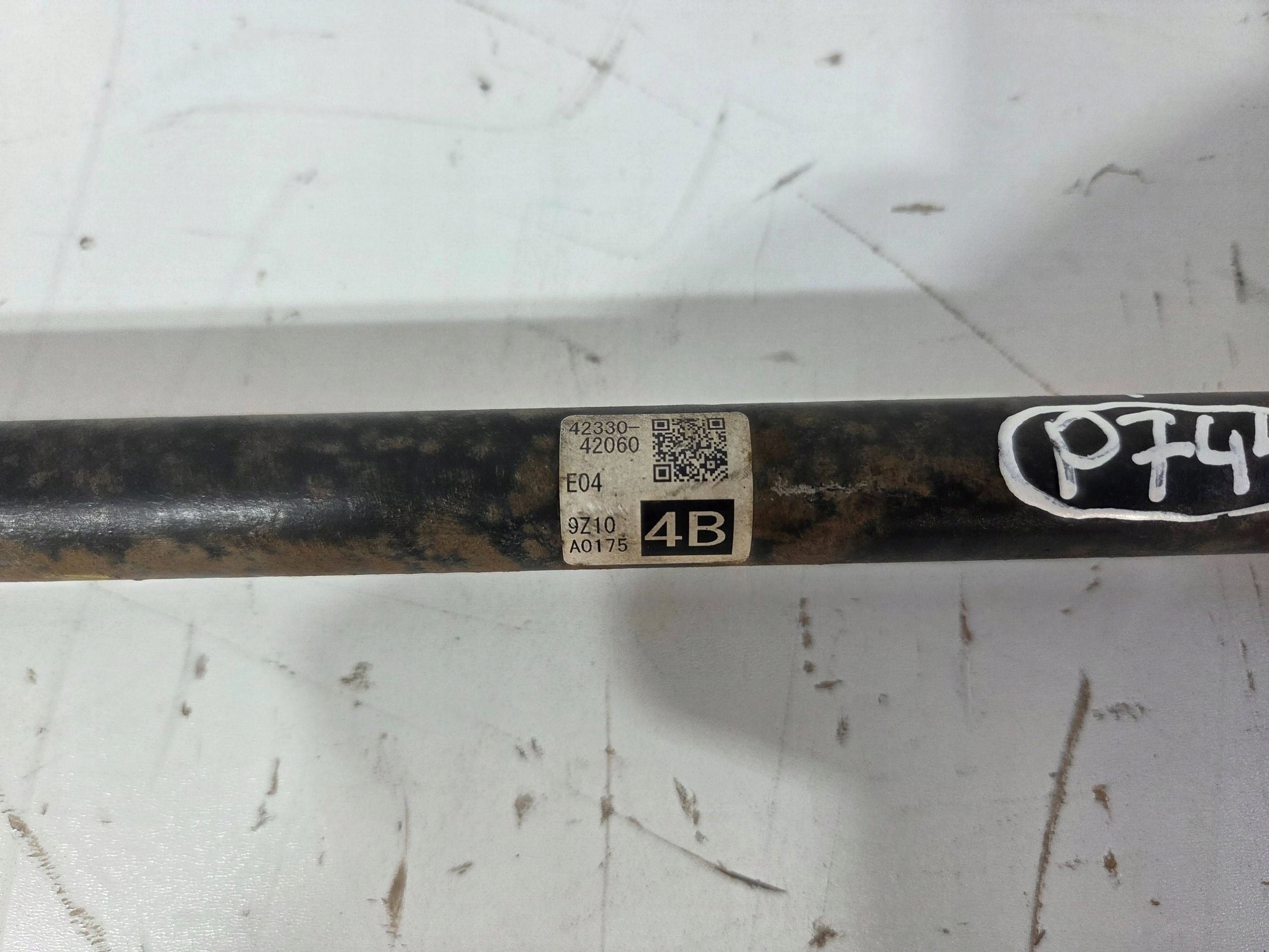 Lexus NX 300H semi-axis rear left=right 42330-42060 (P744)
