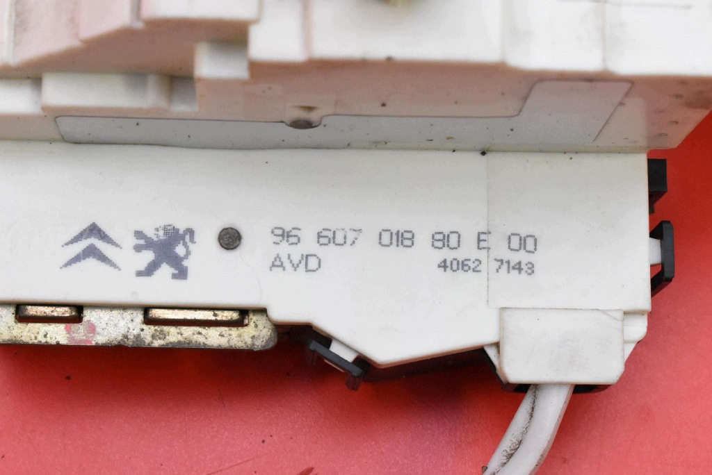 lock door right front front EU 9660701880E PEUGEOT 407 04-10