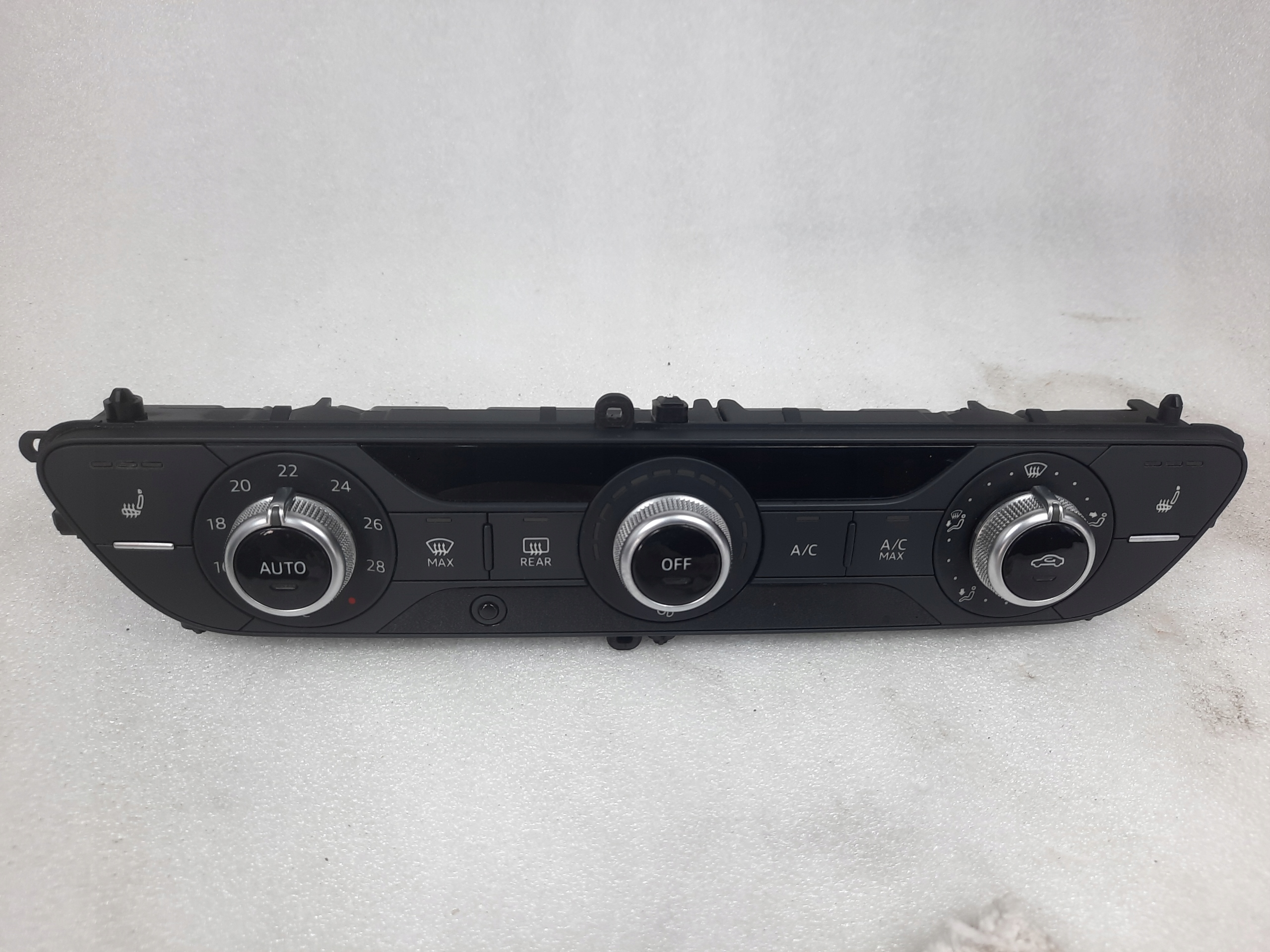 AUDI A4 8W B9 панель кондиционера 8W0820043M