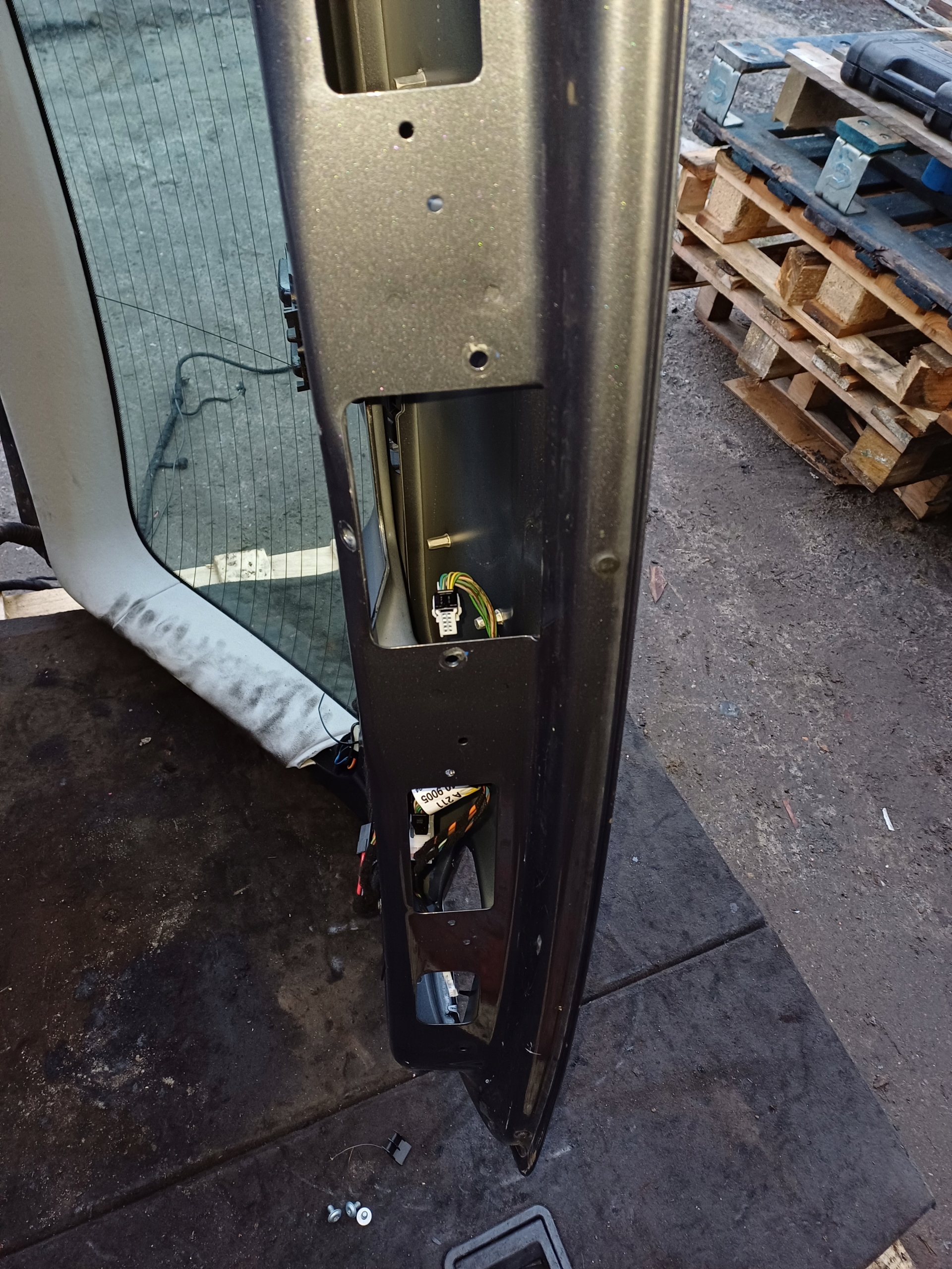 MERCEDES W211 trunk door boot rear part KOMBI 368 window