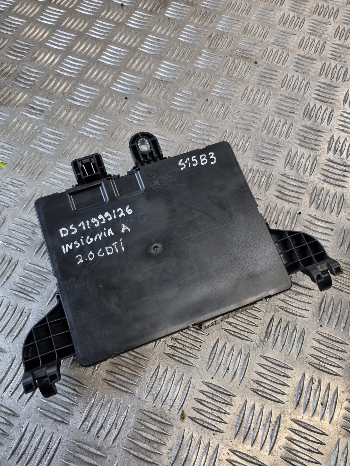 Module fusibles BSI 13277318 OPEL INSIGNIA A 2.0 CDTI