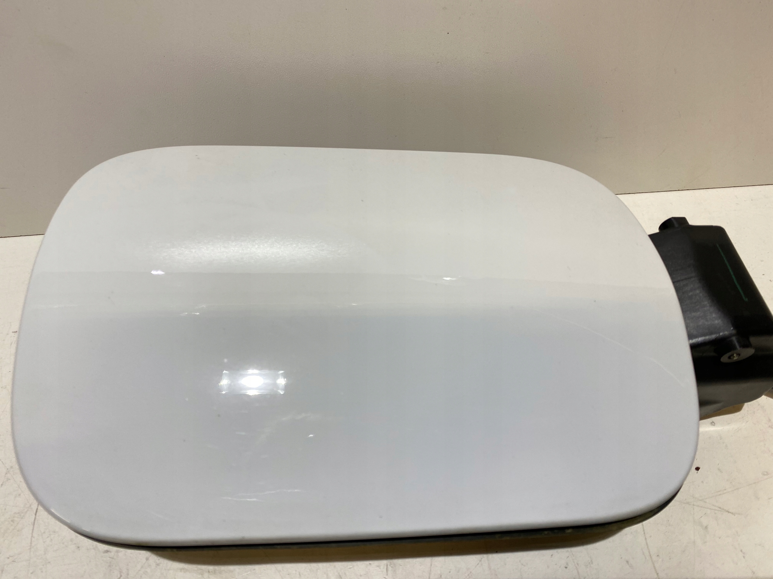 RENAULT TALISMAN KOMBI KLAPKA WLEWU PALIWA OV369 Color white