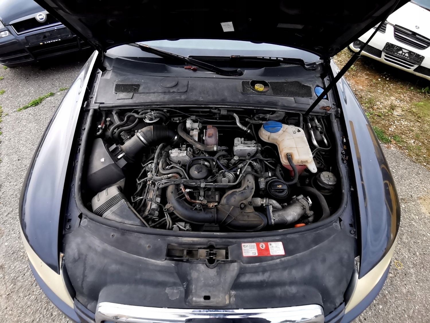 Audi A6 шланг воды 2005 2.7л