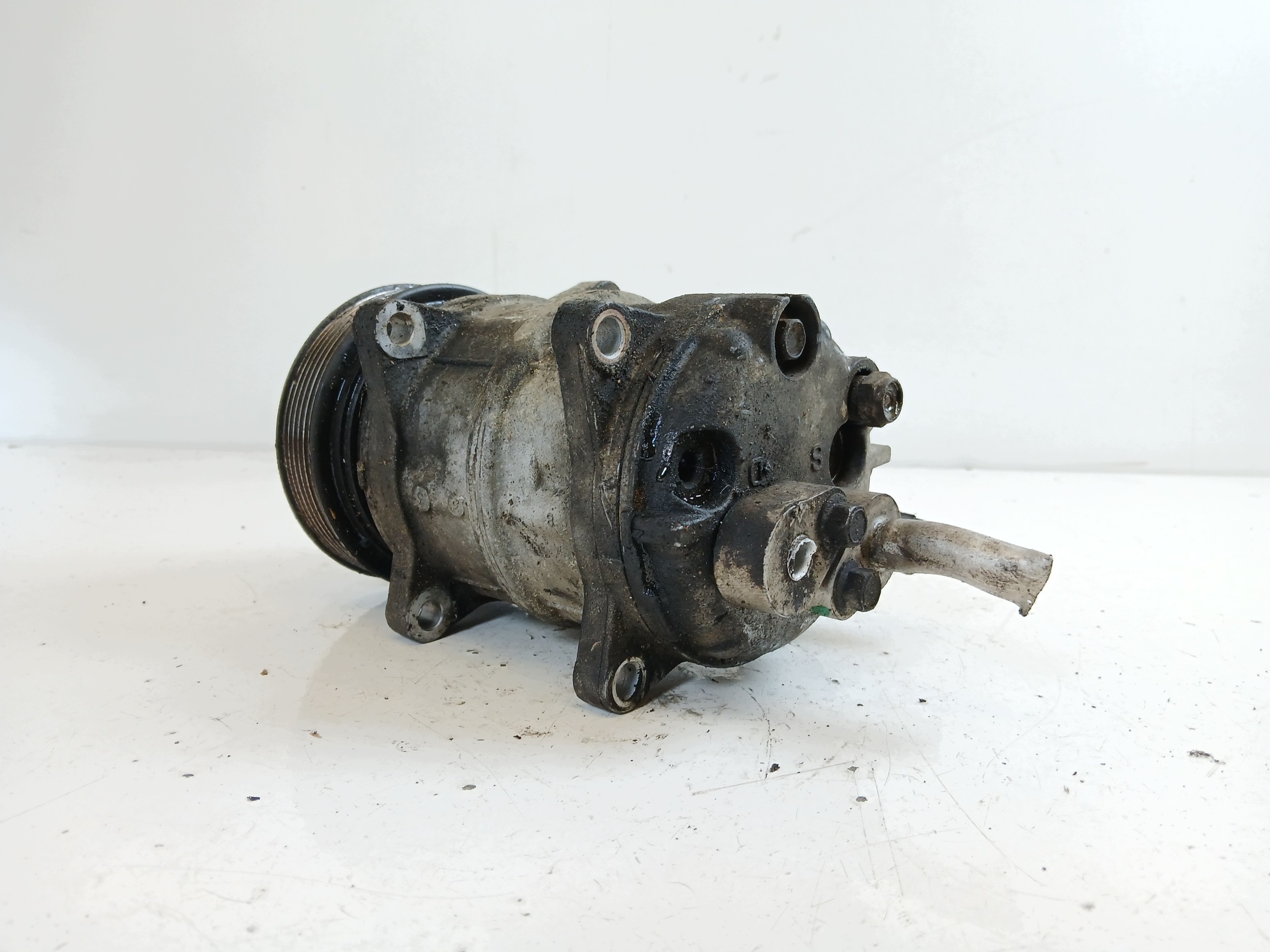 VOLVO V40 S40 compressor; compressor of the air conditioning 30611276