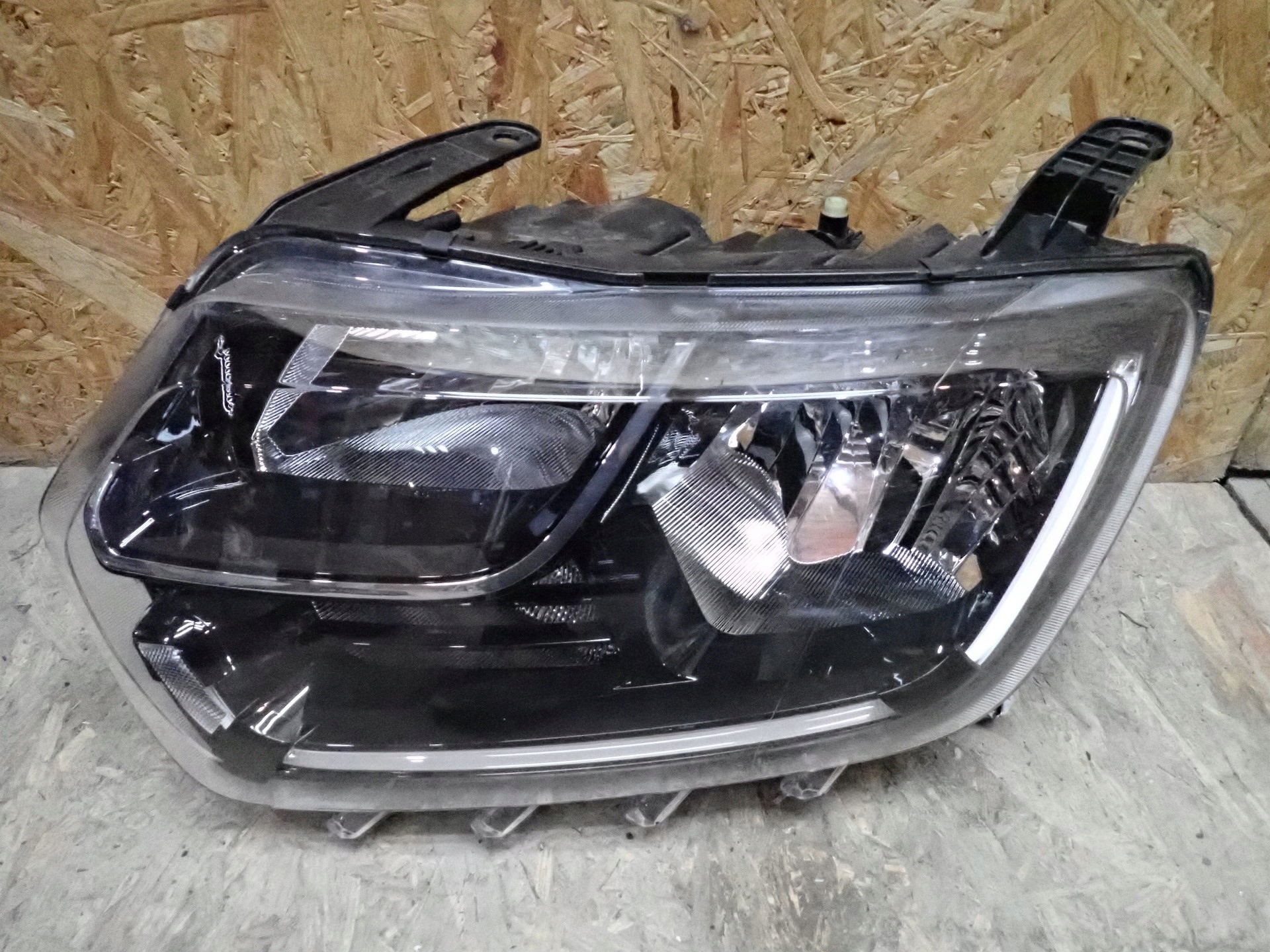 light left REFLEKTOR left LED DACIA DUSTER 2 II HM 2017-2021R 260609367R