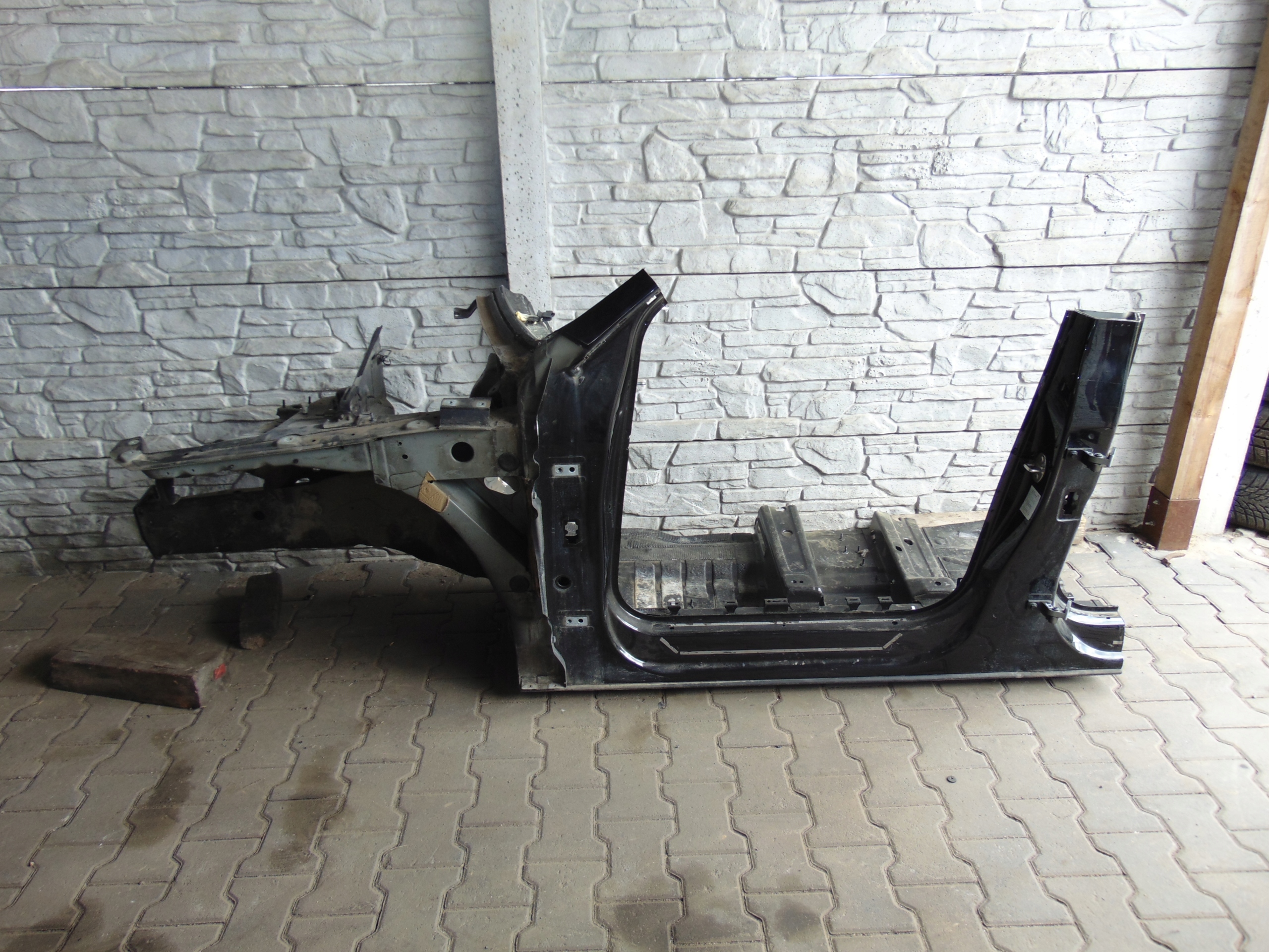 Четвертина поріг лівий перед AUDI Sq5 Q5r0