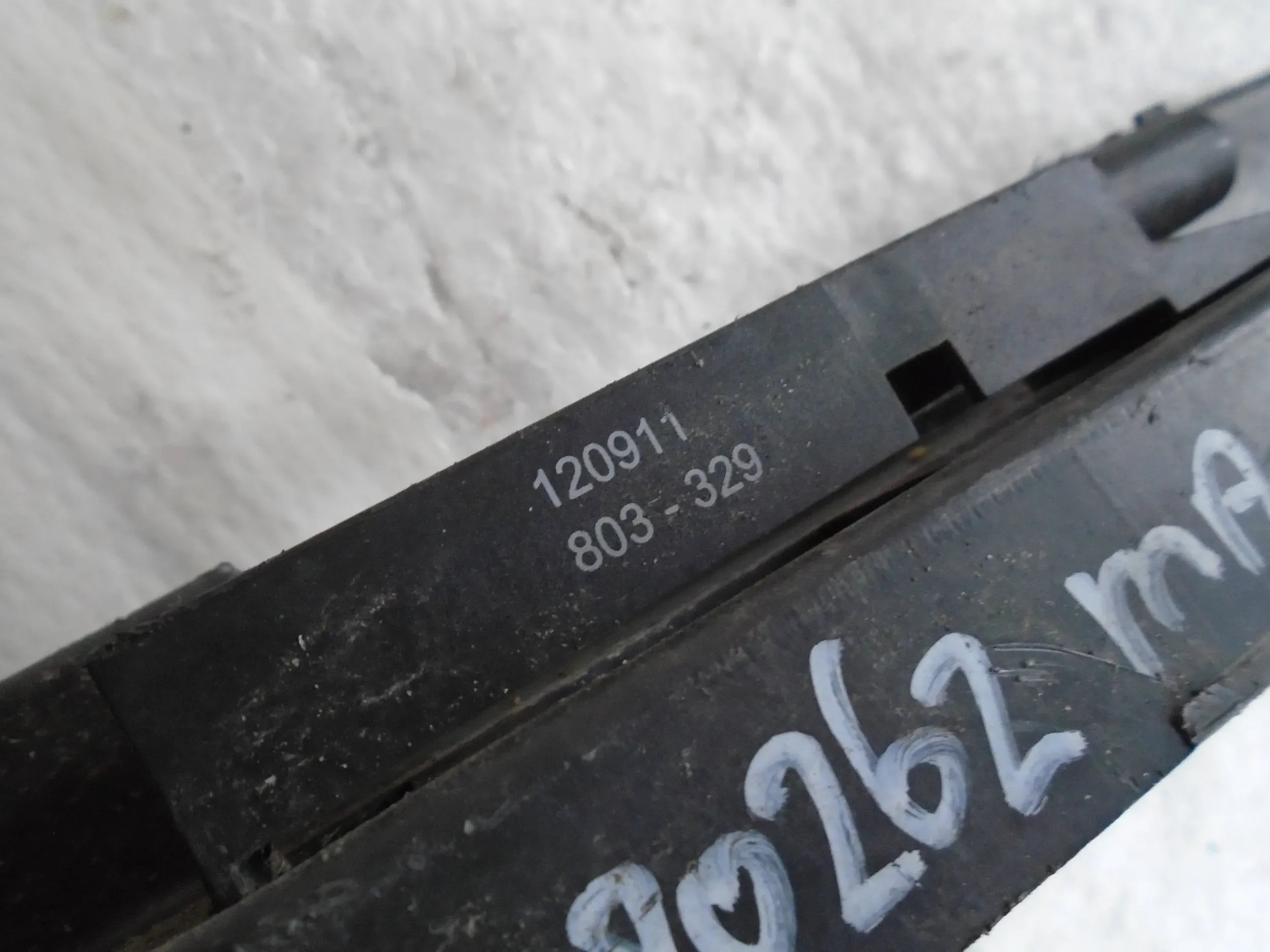 bumper bracket rear part central 22820091 Opel Ampera