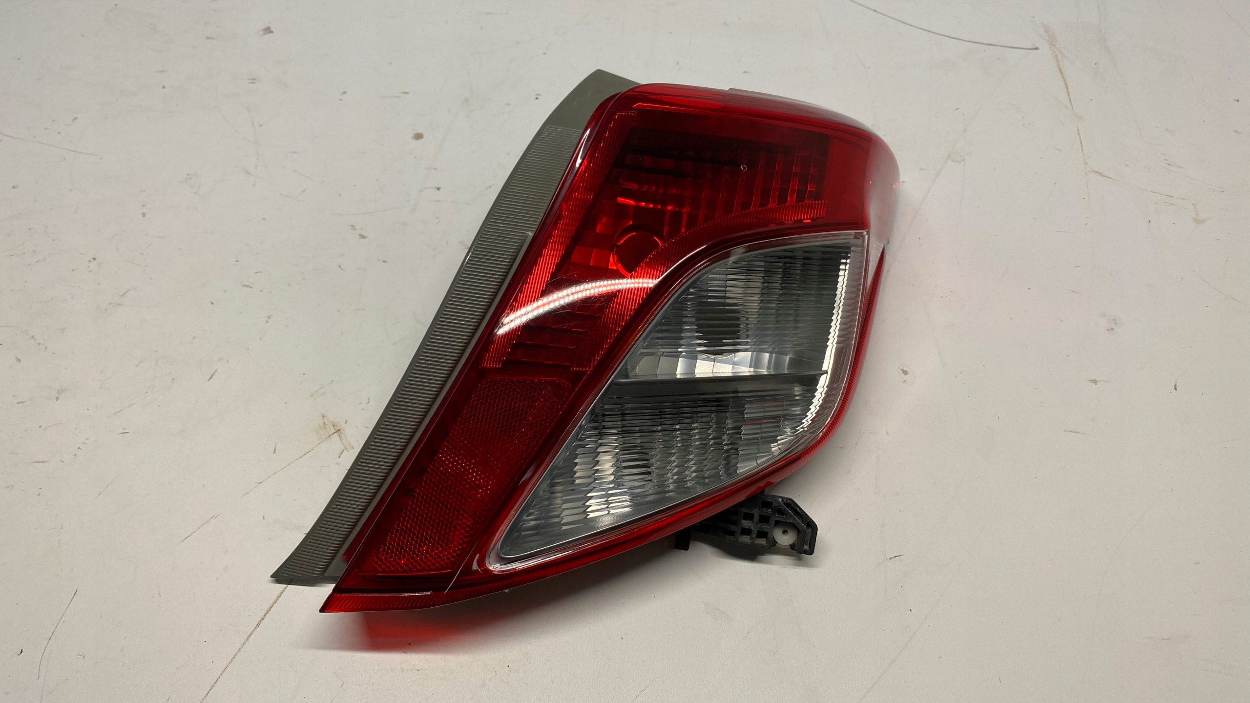 TOYOTA YARIS III light right rear part rear right 11-14