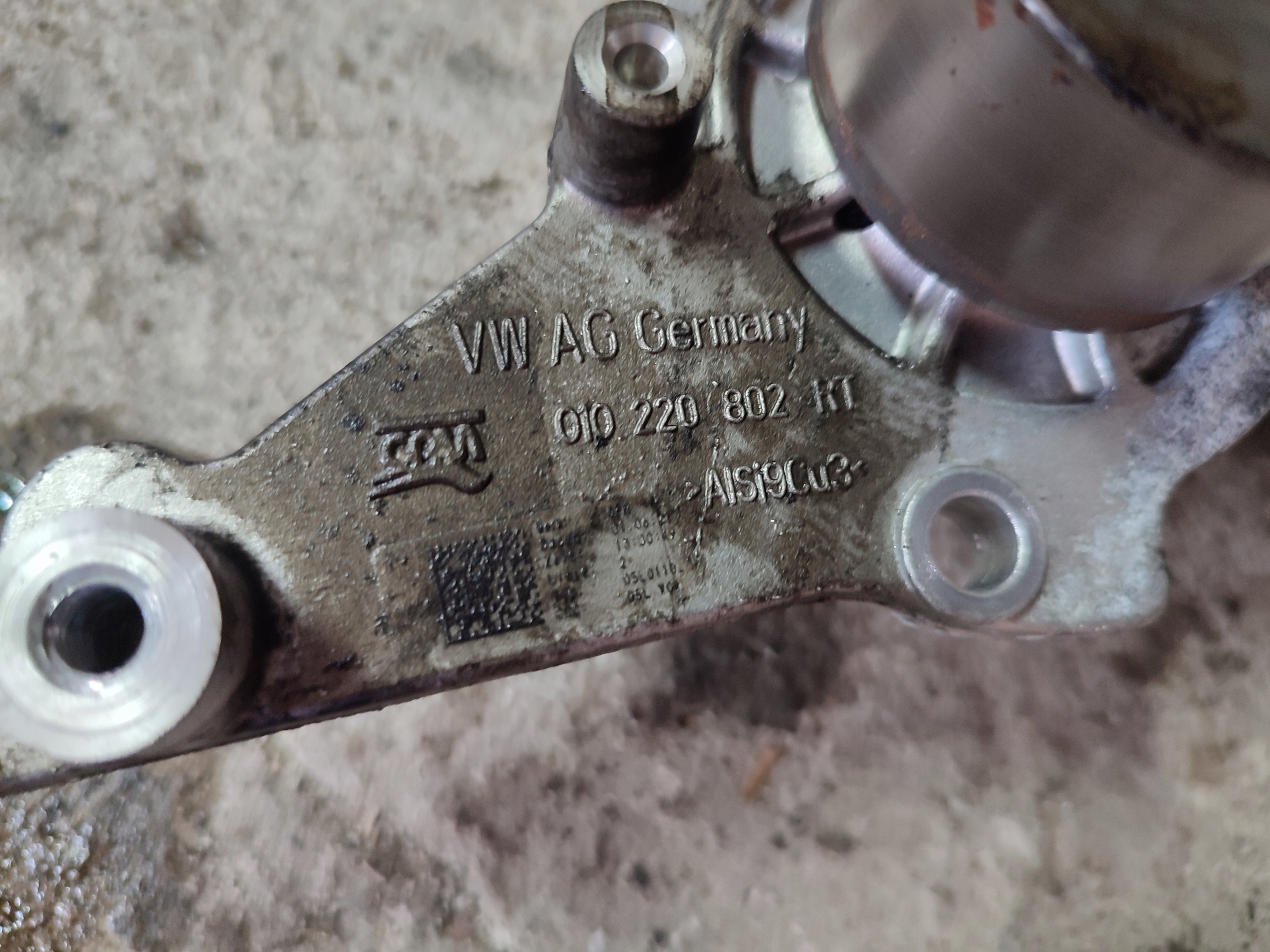 water pump AUDI VW 2.0 TDI 010220802RT