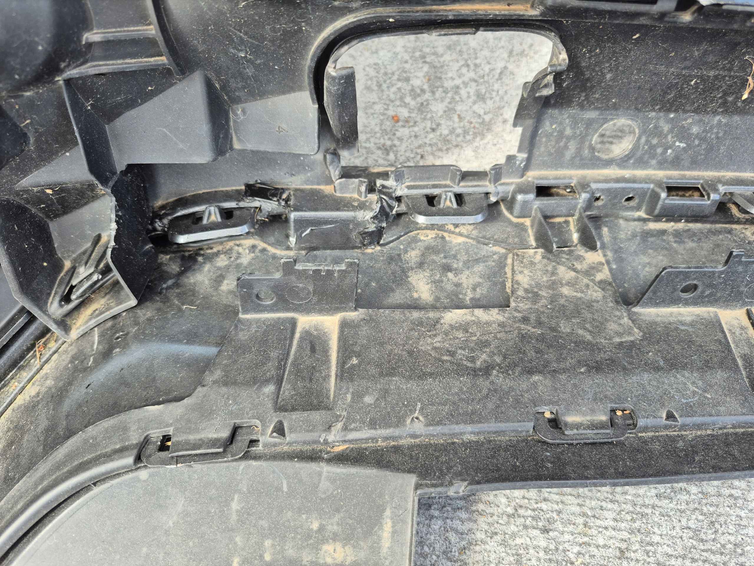 PORSCHE CAYENNE 9Y0 GTS SPORT DESIGN ZDERZAK PRZÓD Otwory na czujniki parkowania