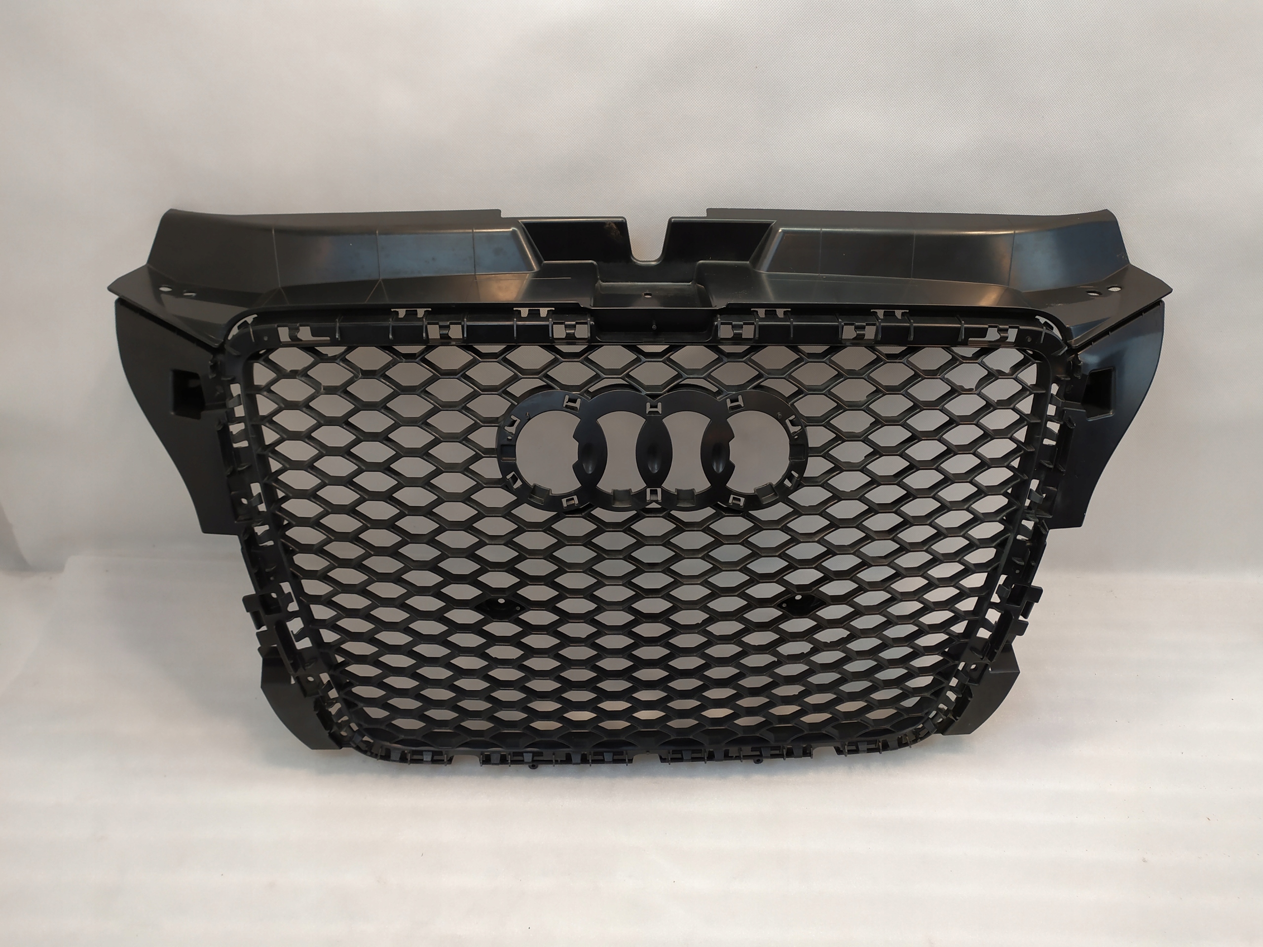 GRILL ATRAPA AUDI A3 8P RS3