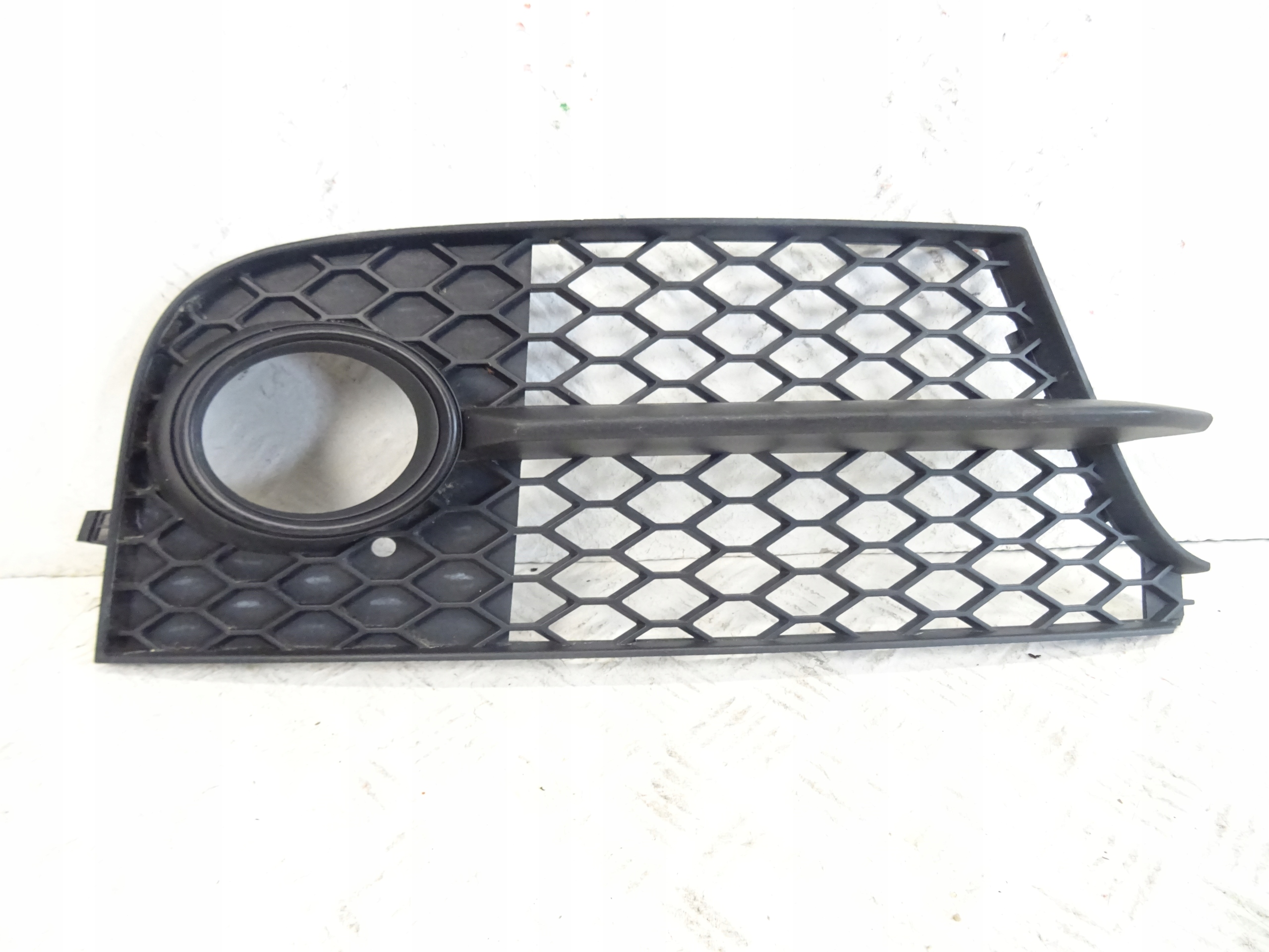 grid of a bumper front front right AUDI Q5 8J S-LINE 8J0807682H