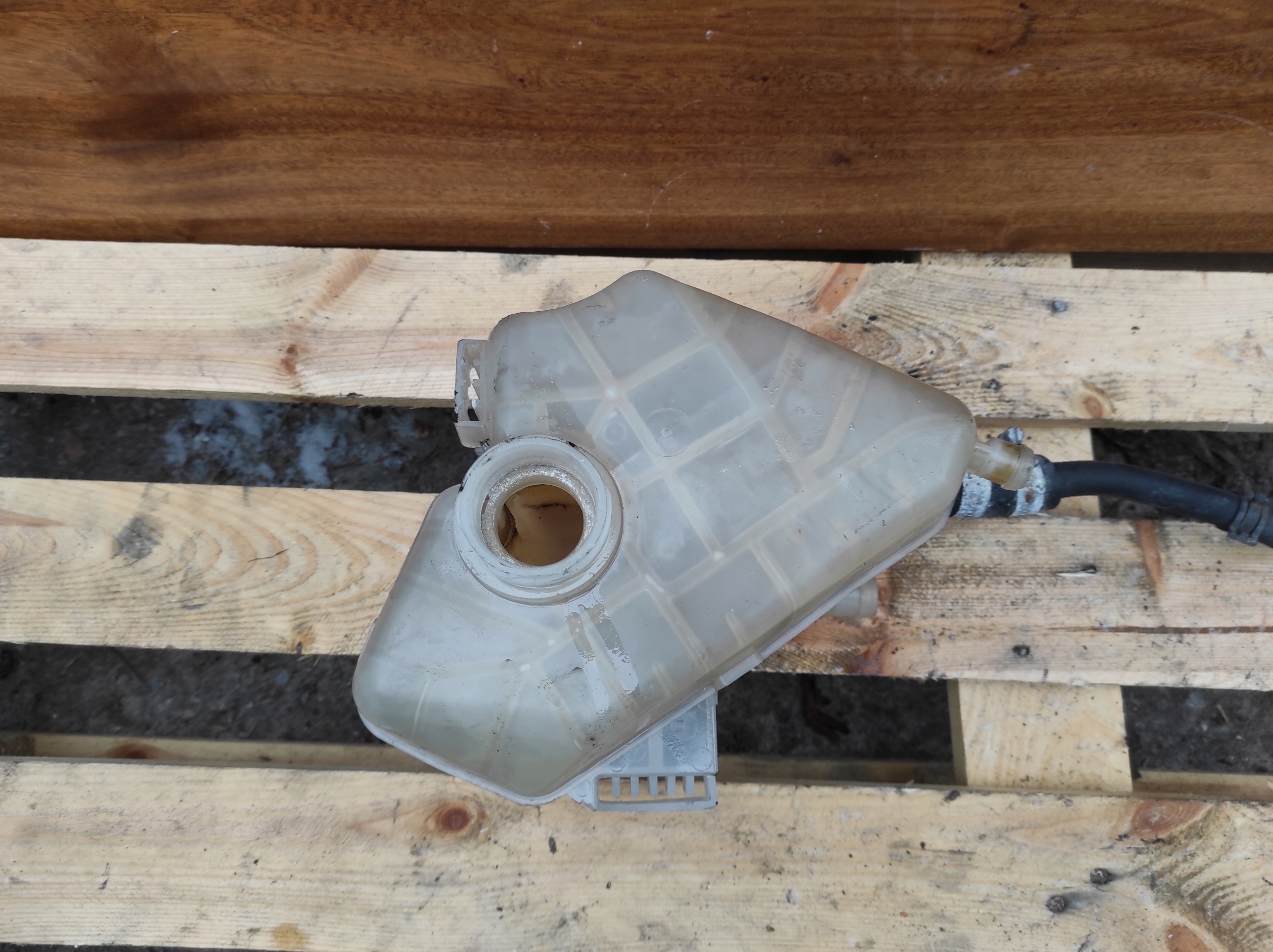 RÉSERVOIR EAU FORD FIESTA MK7 8V21-8K218-B