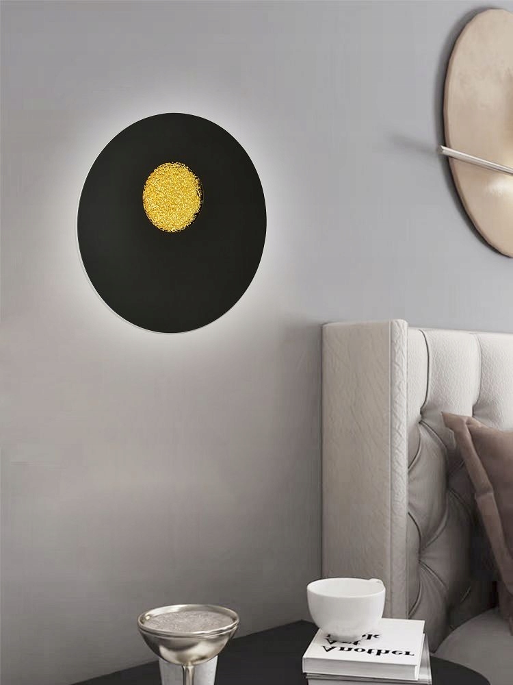 Dekoratívna lampa s odrazeným svetlom a minimalistickým vzhľadom Savelo