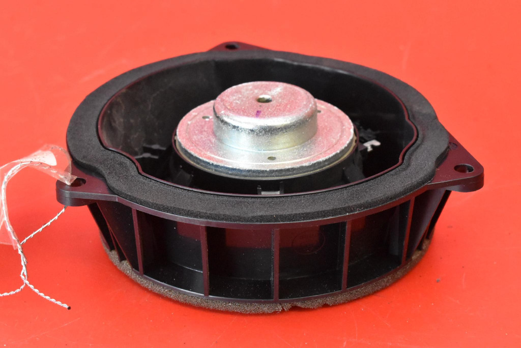 speaker right rear part BMW X5 F15 13-18