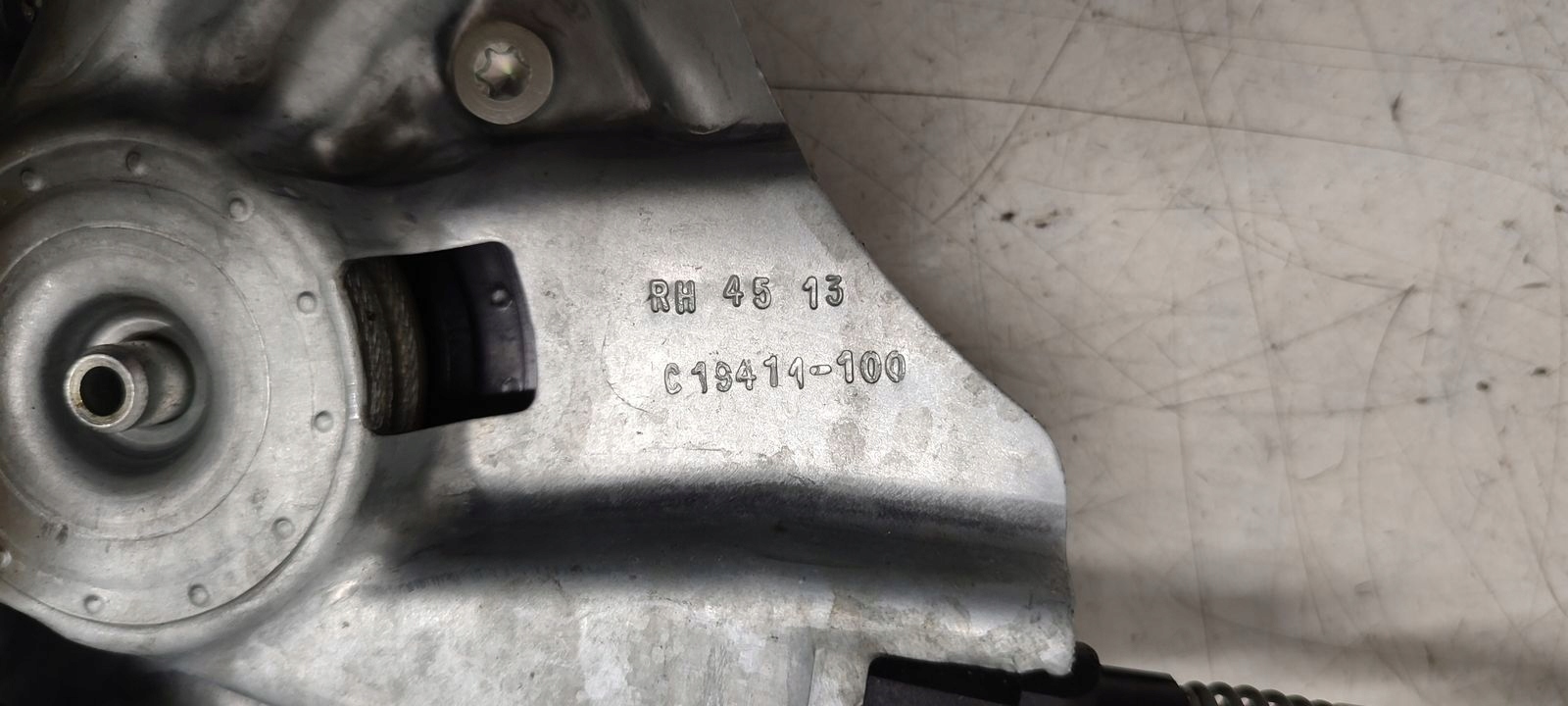 window regulator right front Chevrolet Malibu 2,5 automat