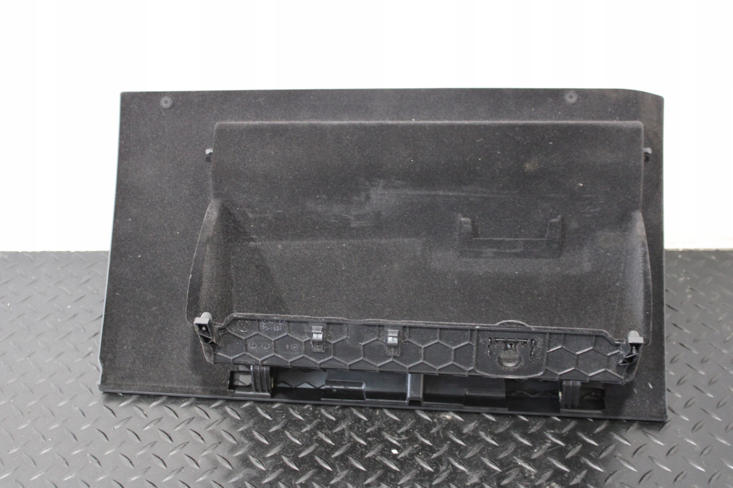 passenger compartment consoles right VW TOUAREG III 3 760