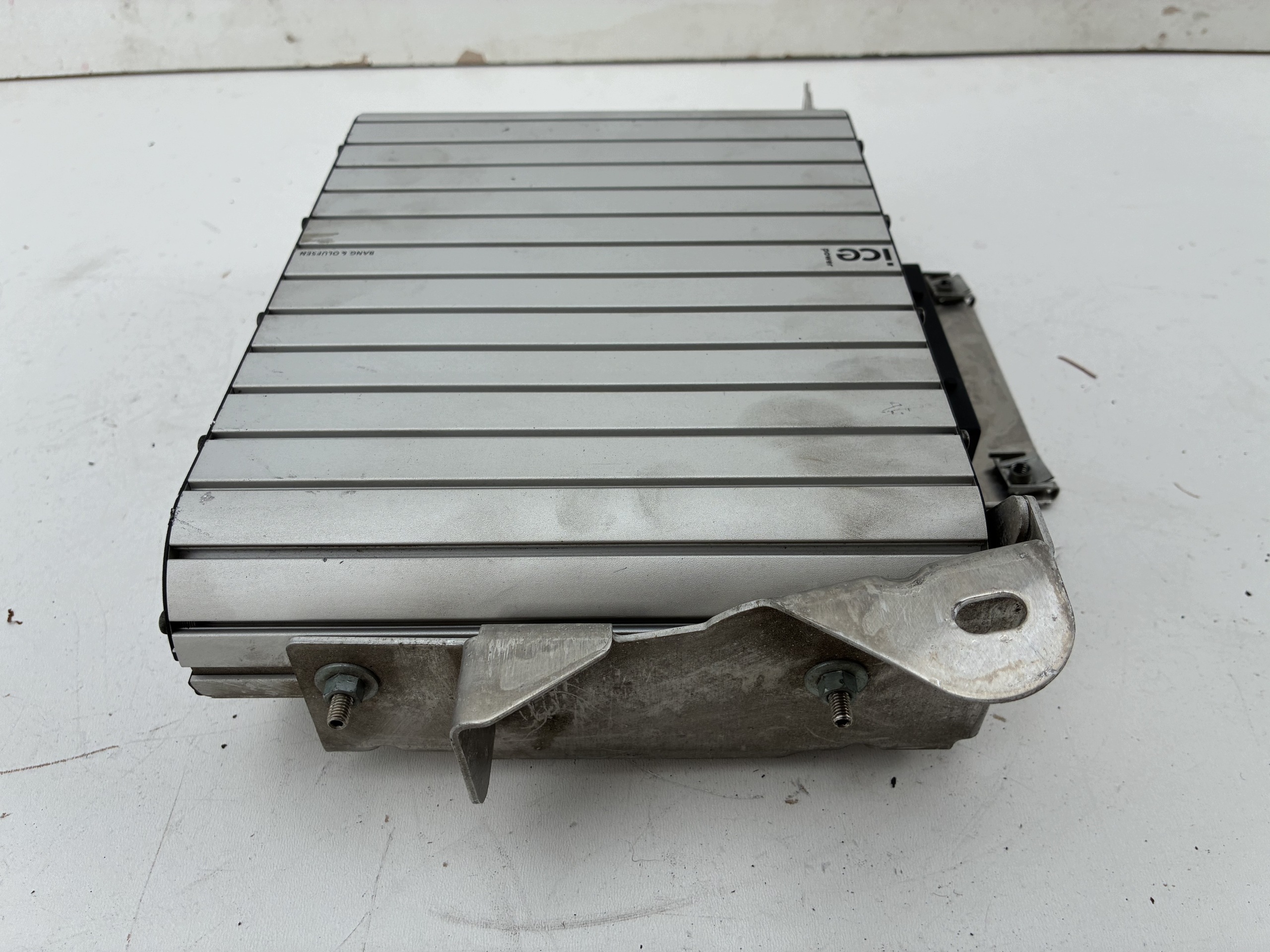 amplifier audio B&A bang OLUFSEN Audi A8 S8 D3 4E0035465 ==OEM== Eu