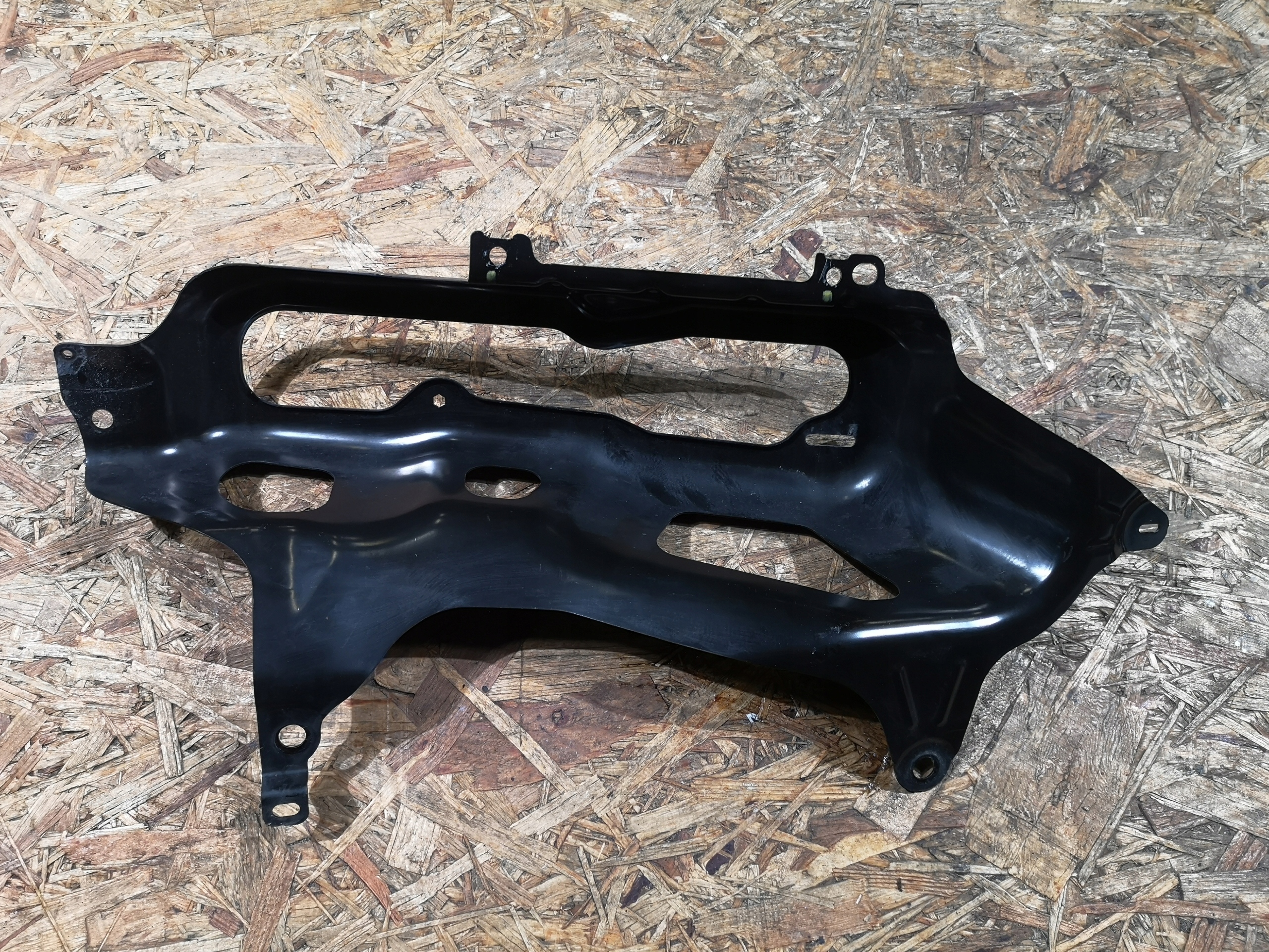 2050L - Крепление лампы задний левый Chevrolet Camaro 14-15