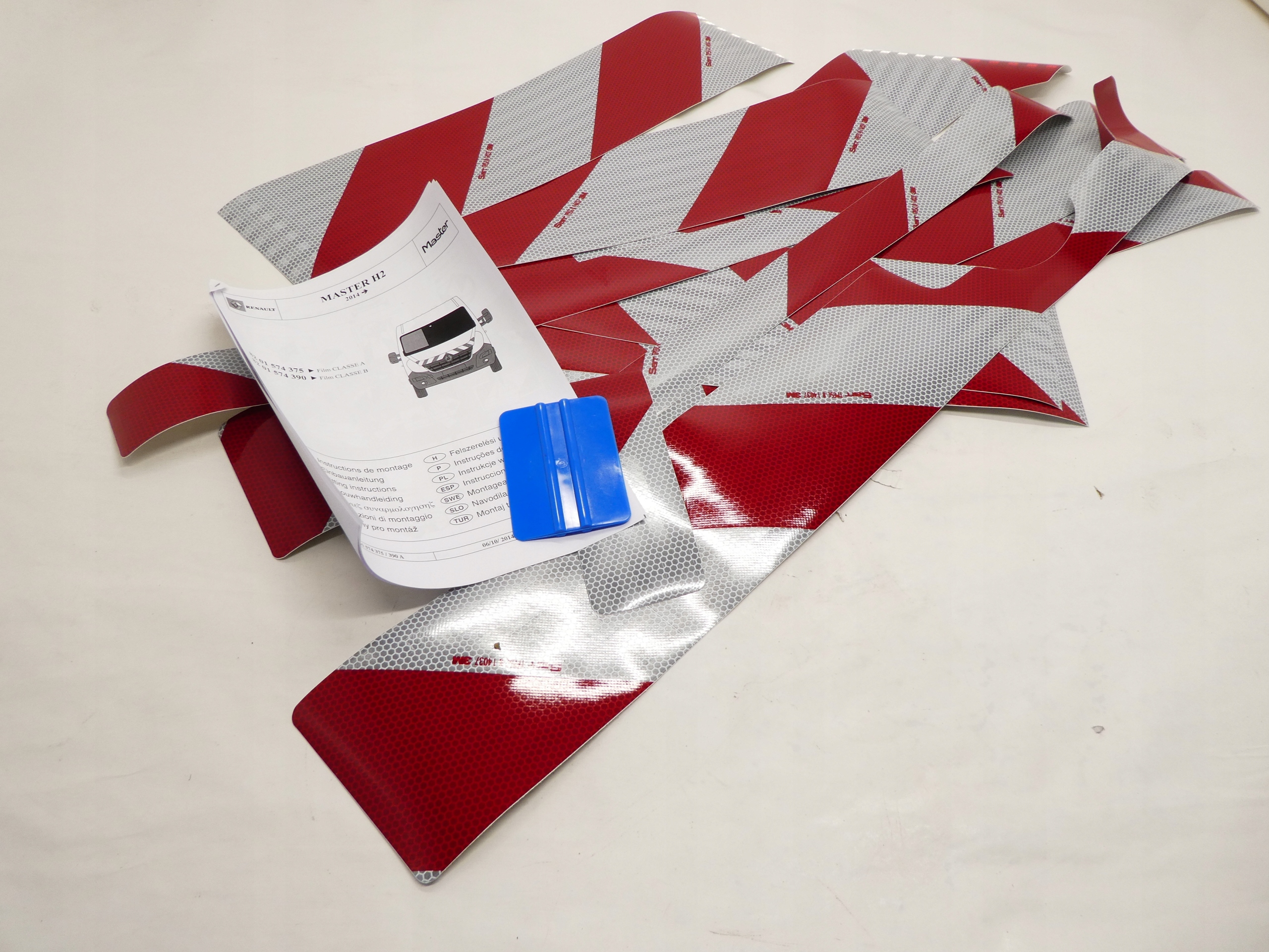 ME-004587 - СВІТЛОВІДБИВАЮЧІ ПОПЕРЕДЖУВАЛЬНІ СМУГИ MASTER III