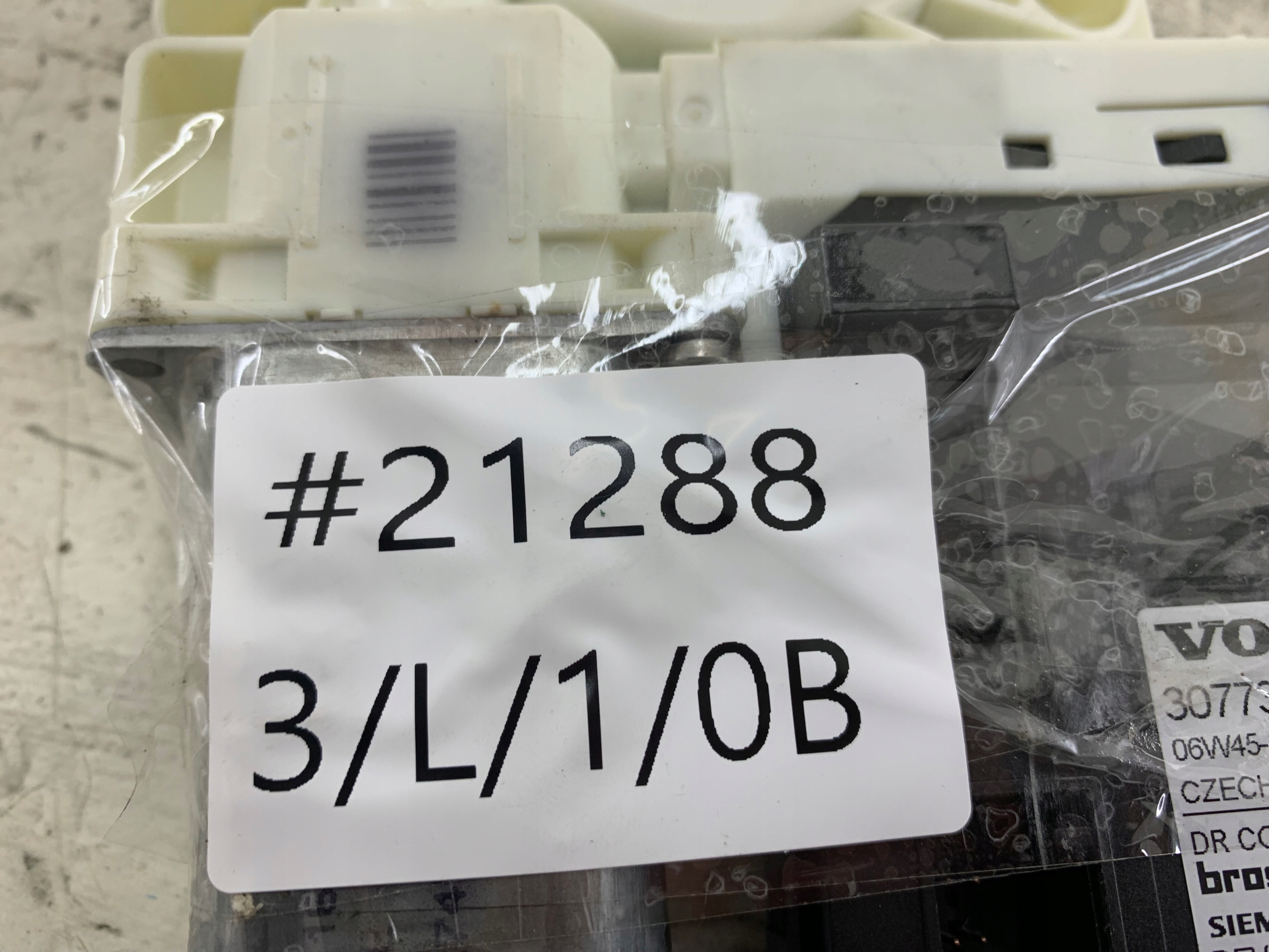 VOLVO V50 and mini motor windows left front 30773901AA