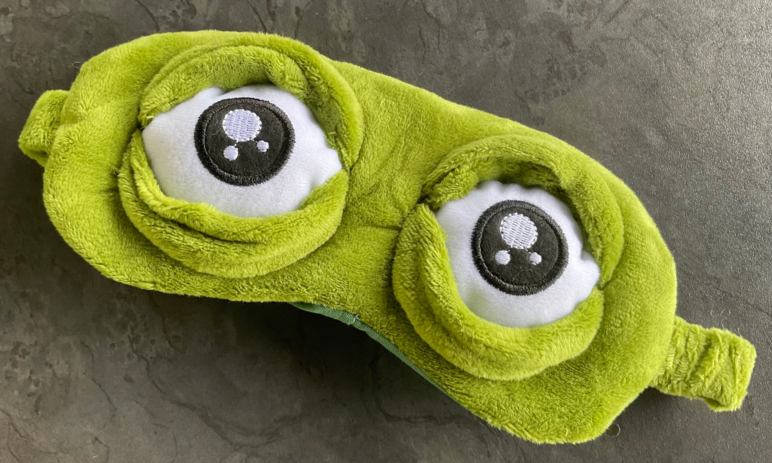 OPASKA NA OCZY MASKA DO SPANIA SNU RELAKSU żabka ŻABA OLDMAN NA GUMCE Model na oczy