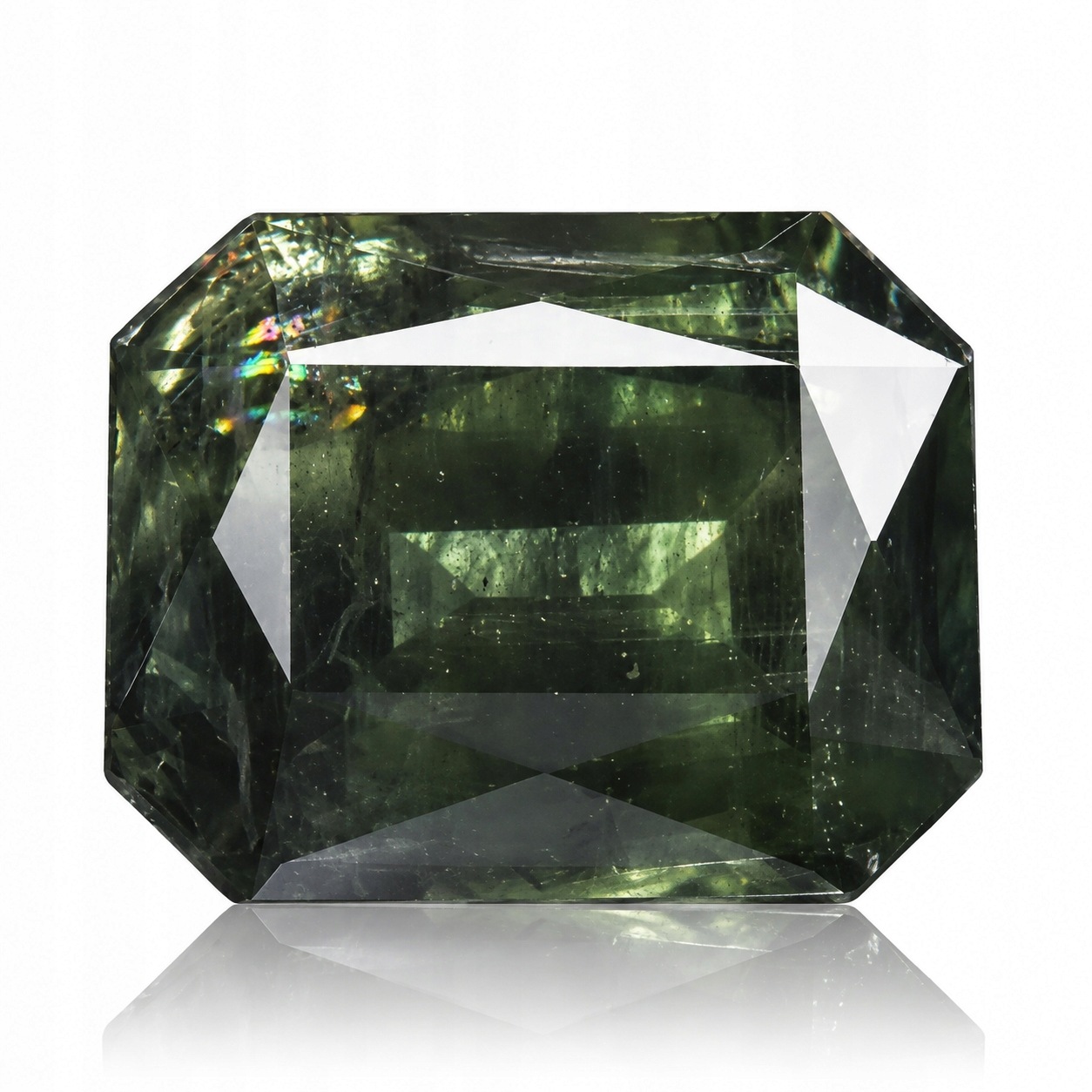 Přírodní safír 2.33 ct Zelený osmiúhelník certifikát Wbd