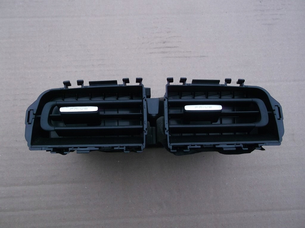 TOYOTA PRIUS IV РЕШІТКИ ПОВІТРЯ