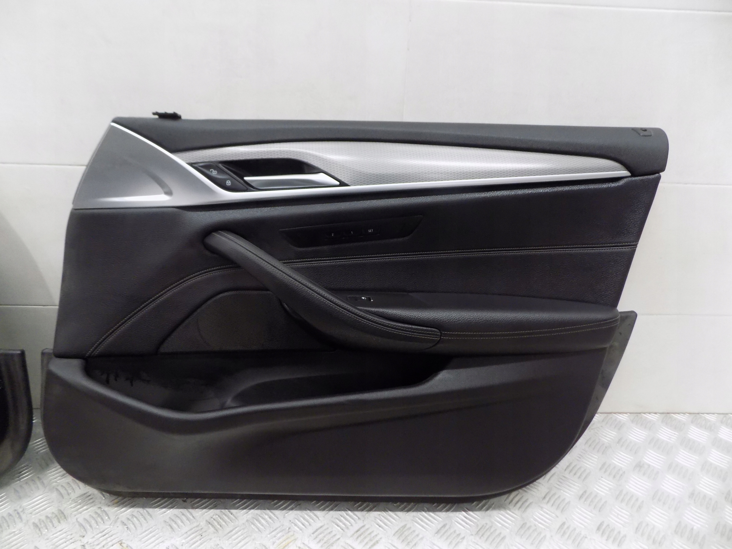 BMW G30 upholstery door side front rear part leather NIC KOMPLET