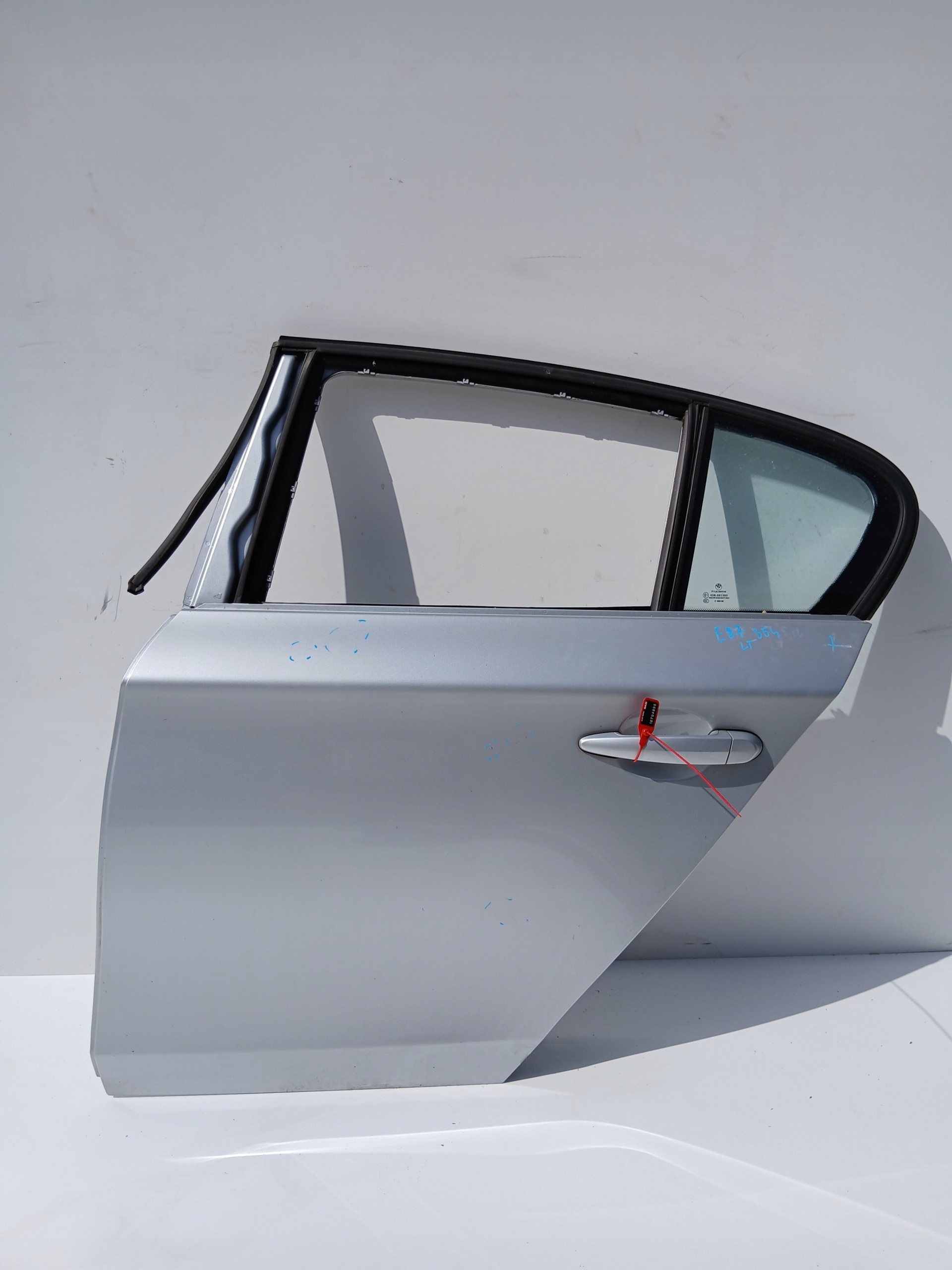 door left rear. BMW E87 354/7 TITANSILBER