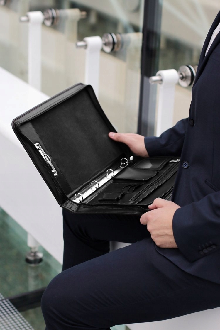 SKÓRZANA AKTÓWKA TECZKA NA DOKUMENTY BIWUAR SOLOME A4 GRANATOWA Odcień granatowy