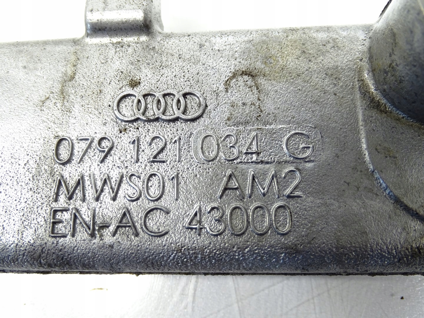 cijev prijenos vode AUDI A5 RS5 4.2 FSI 079121034G