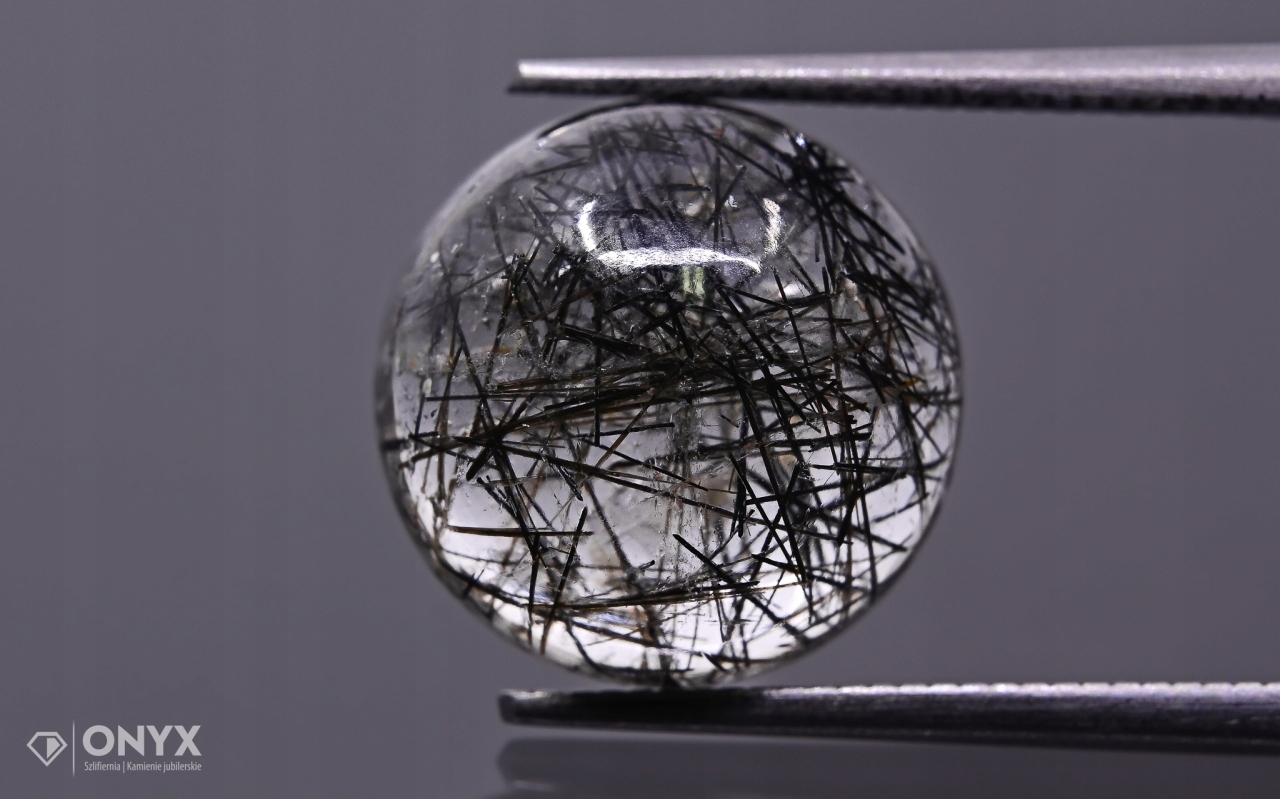 Křemen s turmalínem kabošon A kulatý fi 12 mm