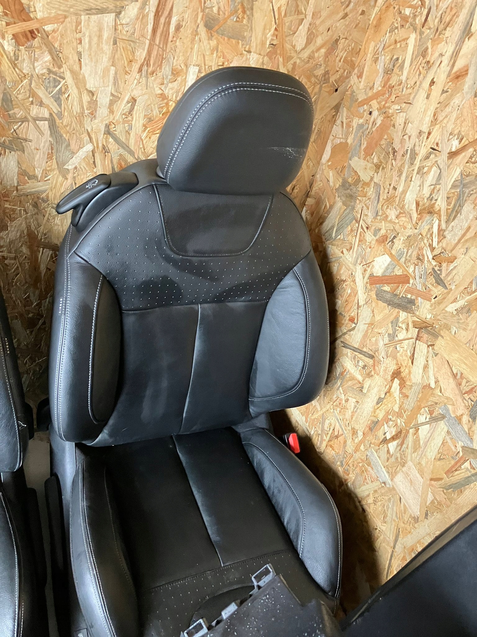 Sitze Seiten Gurten 208 Leder 3D