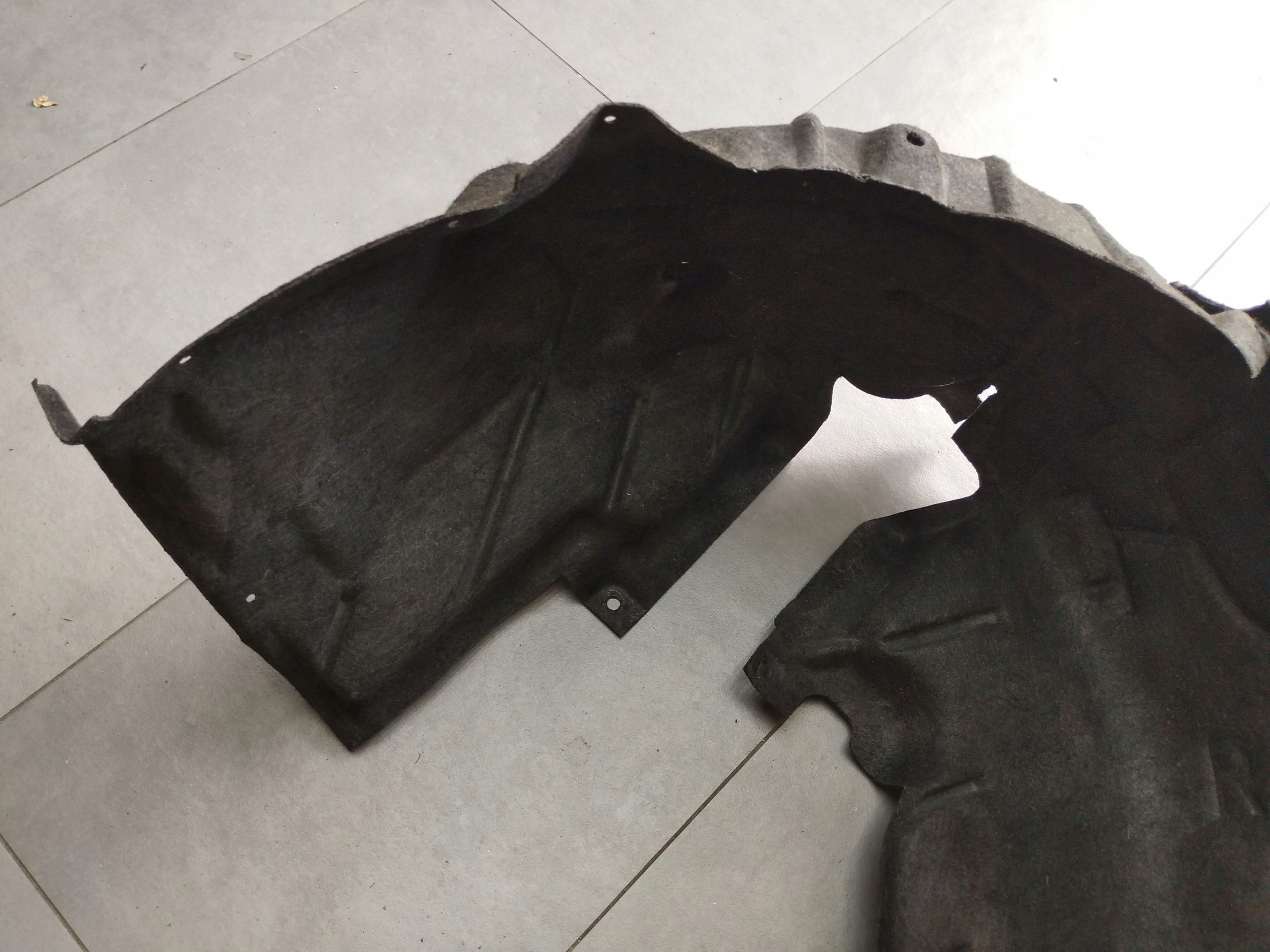 Audi A4 S4 B9 8W lift mudguard right rear. 8W0810172K