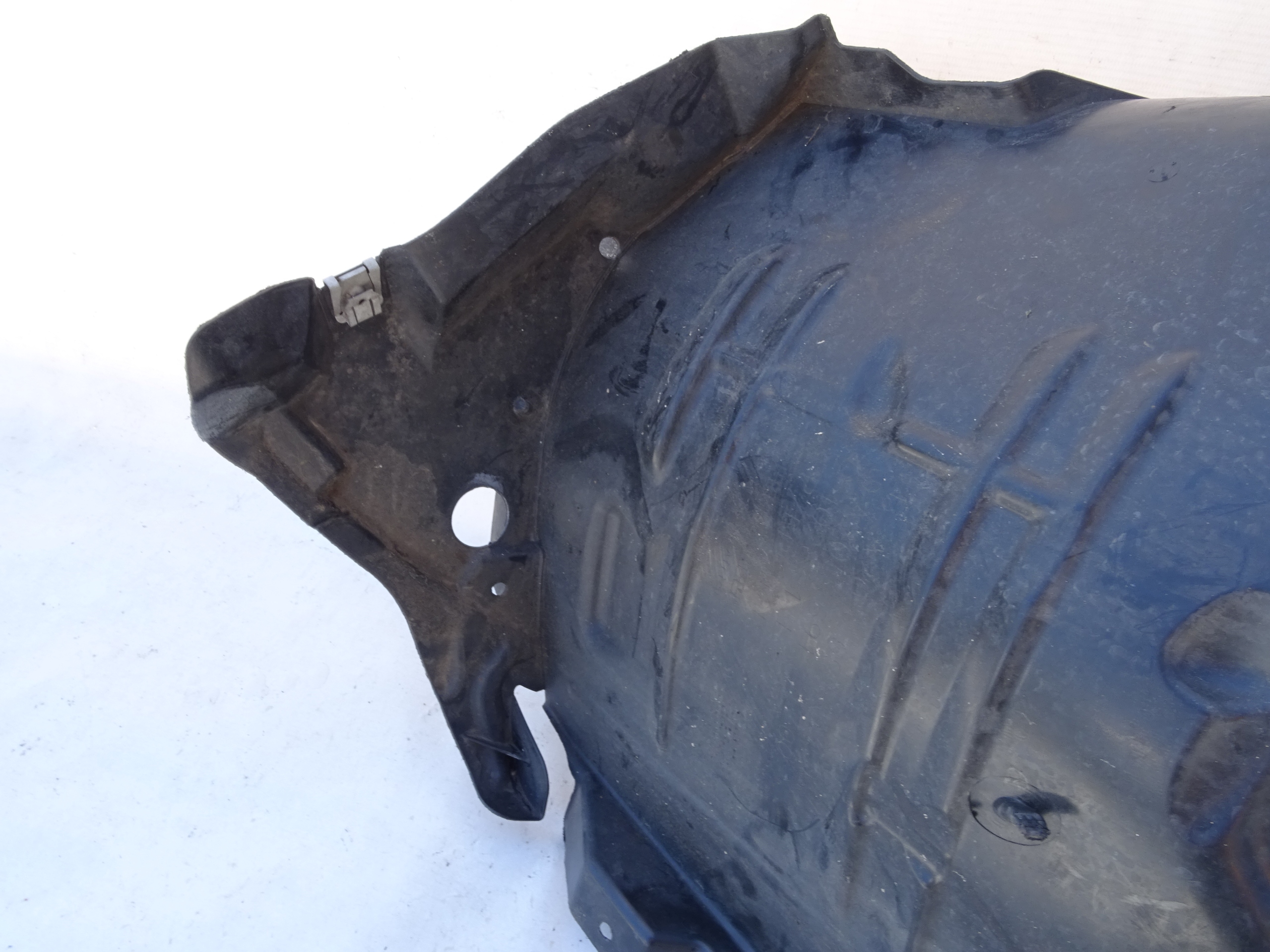 NADKOLE LEWE PRZEDNIE MERCEDES W205 KLASA-C Strona zabudowy przednie lewe