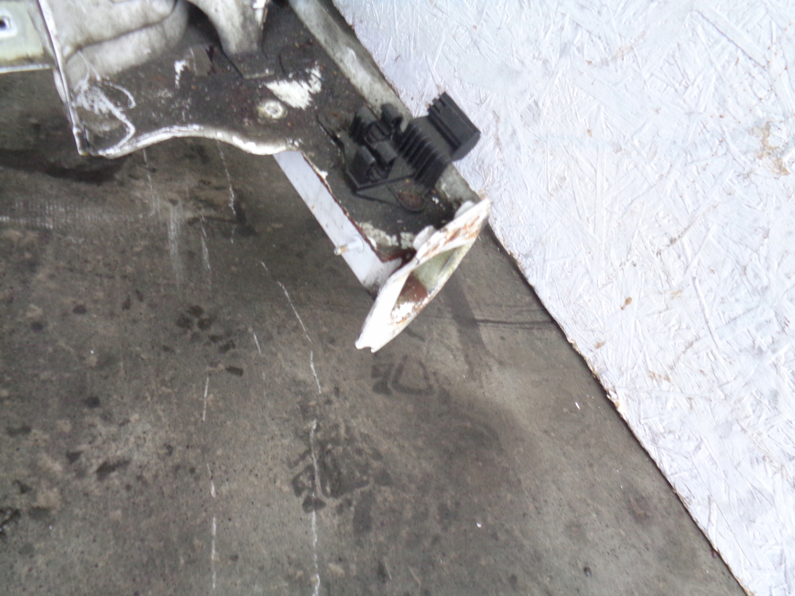 SKODA FABIA II 2 quarter front right threshold