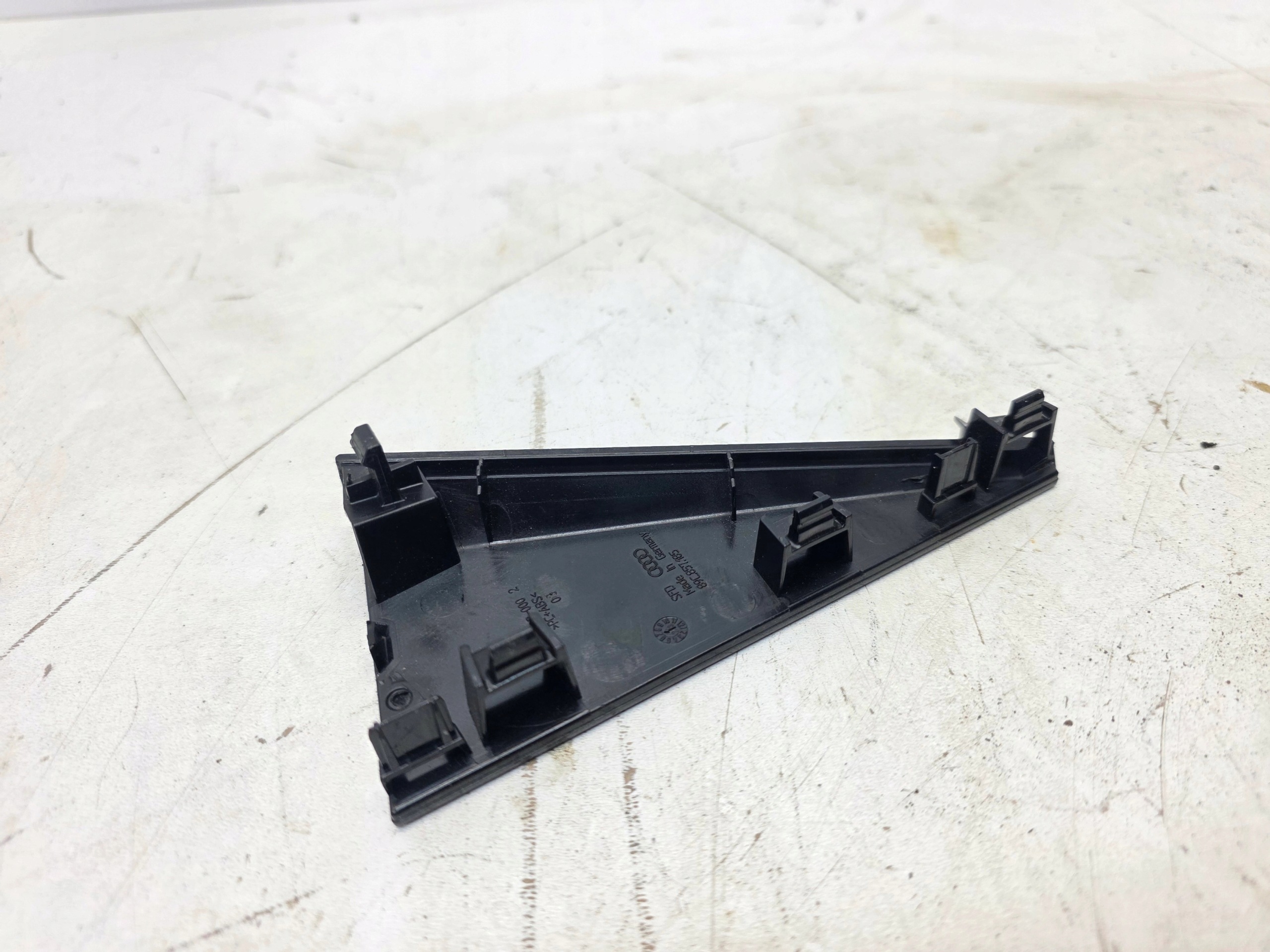 moulage DEKOR du tableau de bord console AUDI Q4 E-TRON 89C857185 anglais