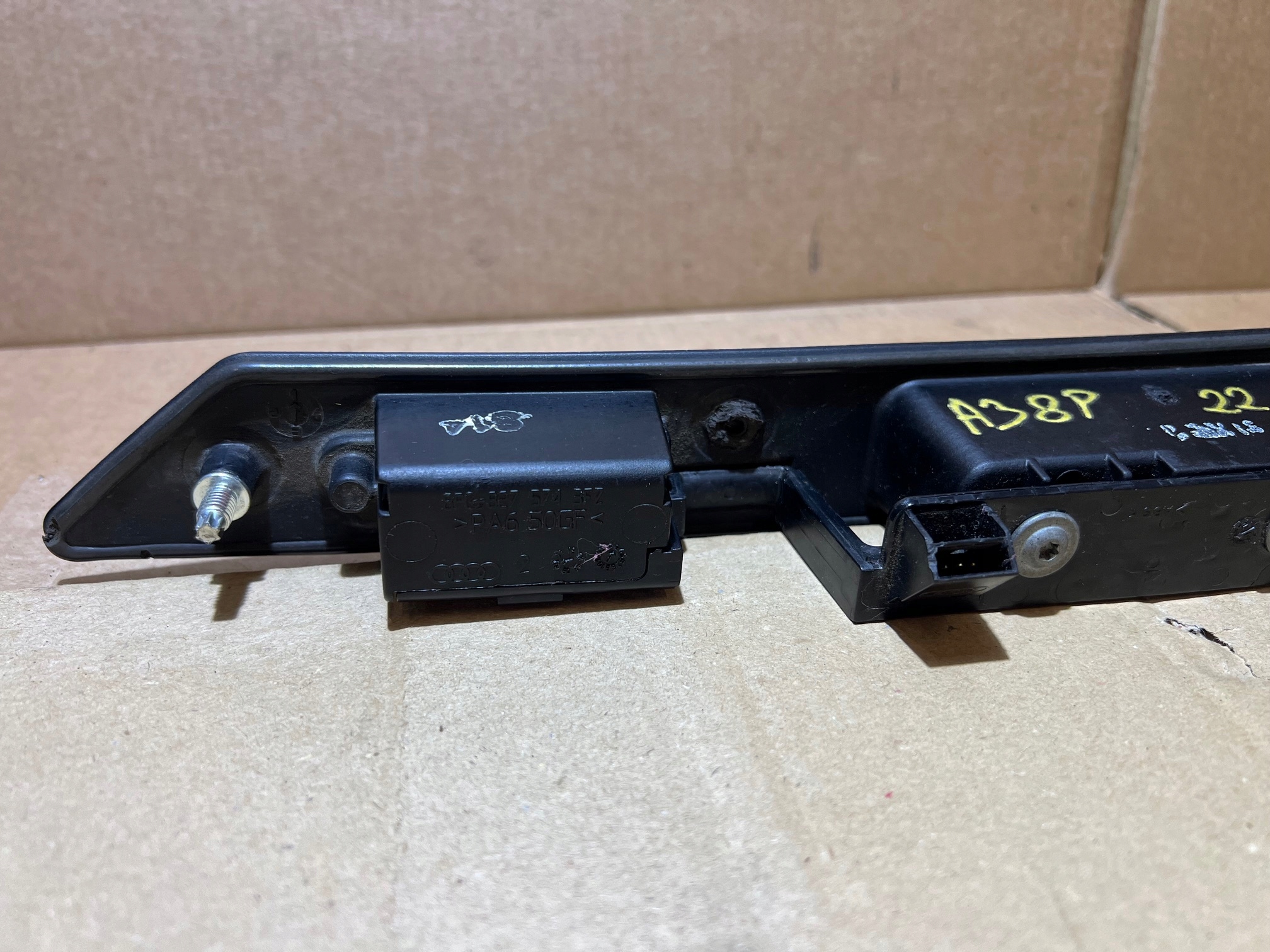 AUDI A3 A4 A6 Q7 Couverture MIKROSTYK du capot Arrière 8P4827574