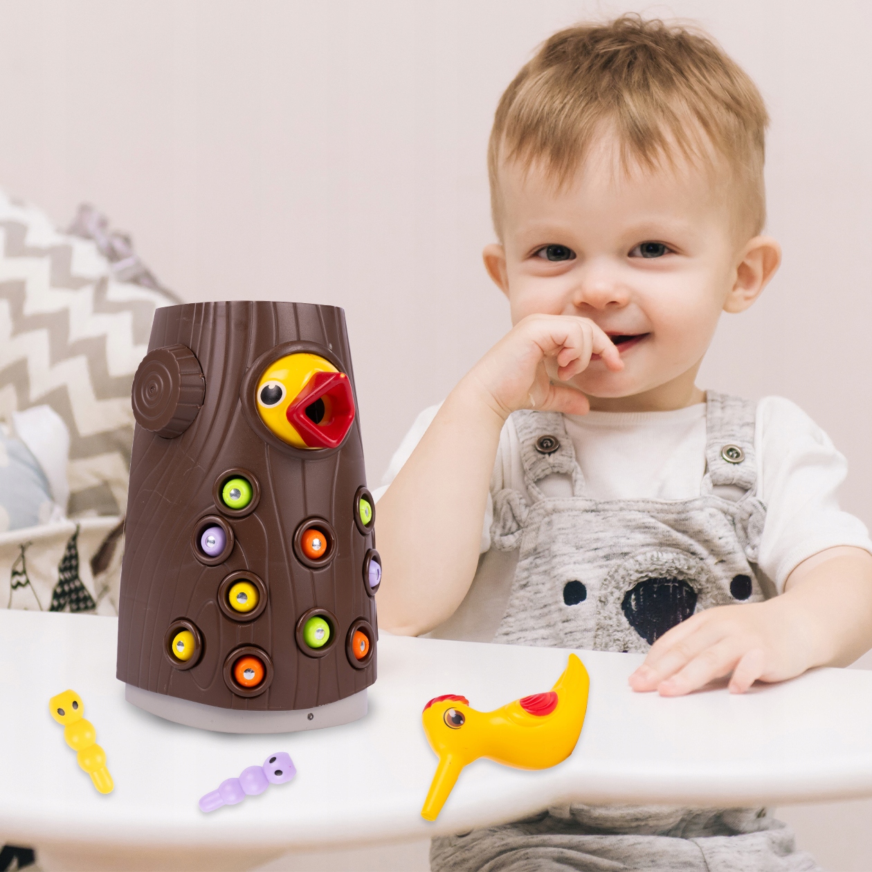 GRA RODZINNA ZRĘCZNOŚCIOWA NAKARM DZIĘCIOŁA ZŁAP ROBACZKA MAGNETYCZNA Kolor dominujący wielokolorowy