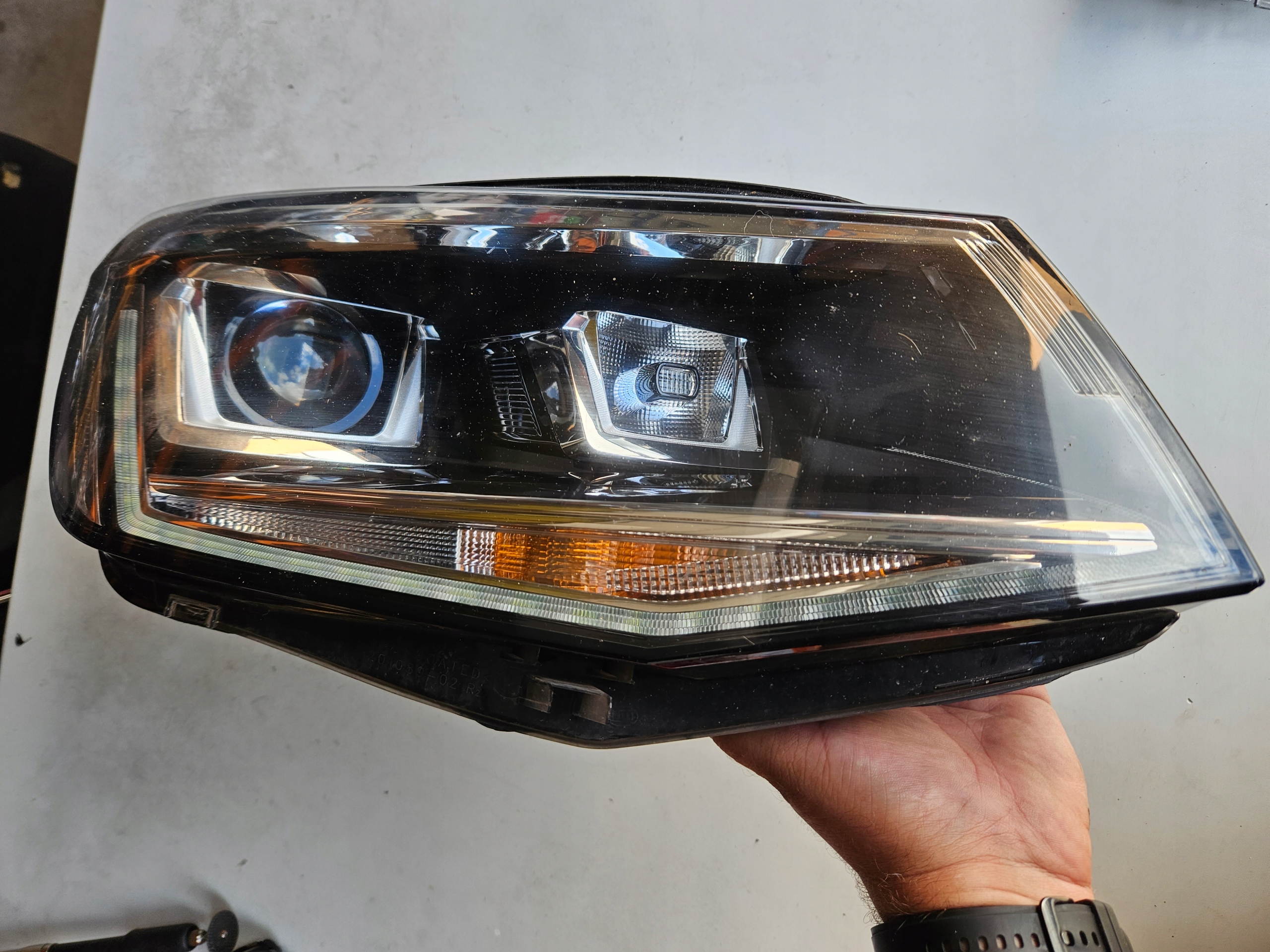 фара правая vw Caddy 2K1 III РЕСТАЙЛИНГ европа 2K1941032B